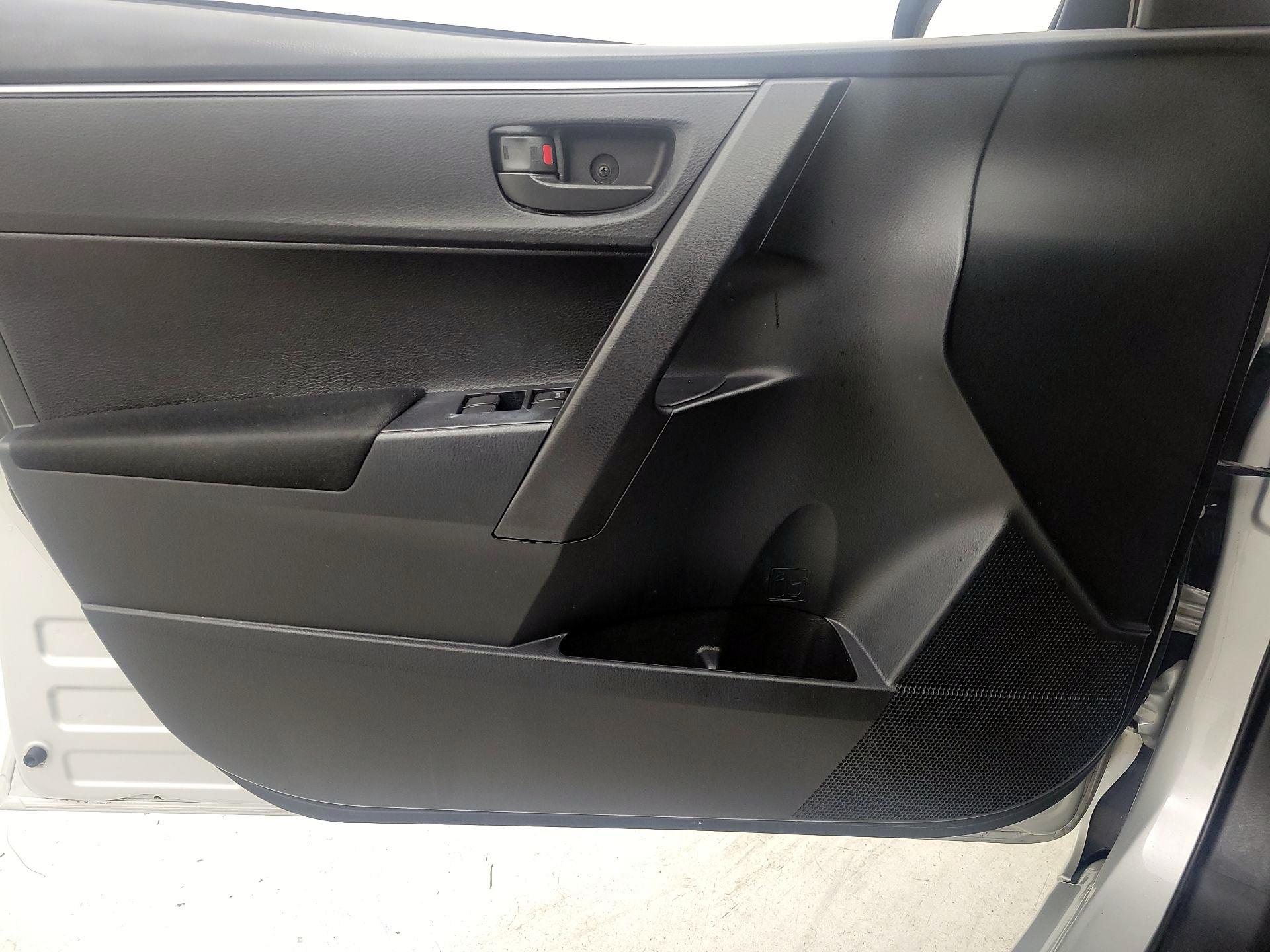 Thumbnail: 2015 Toyota Corolla - 13