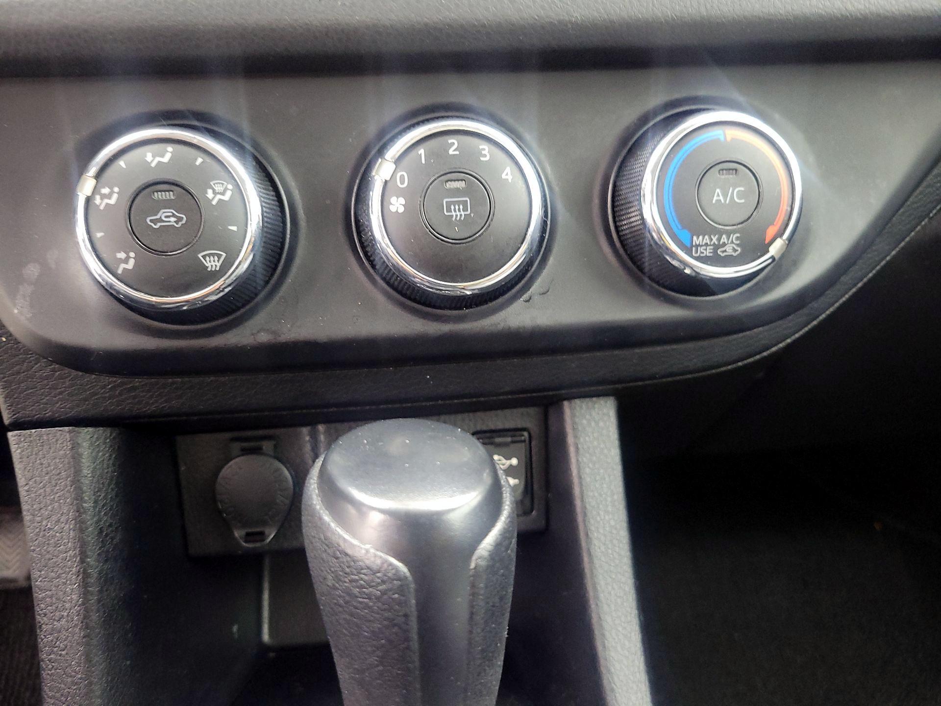 Thumbnail: 2015 Toyota Corolla - 16