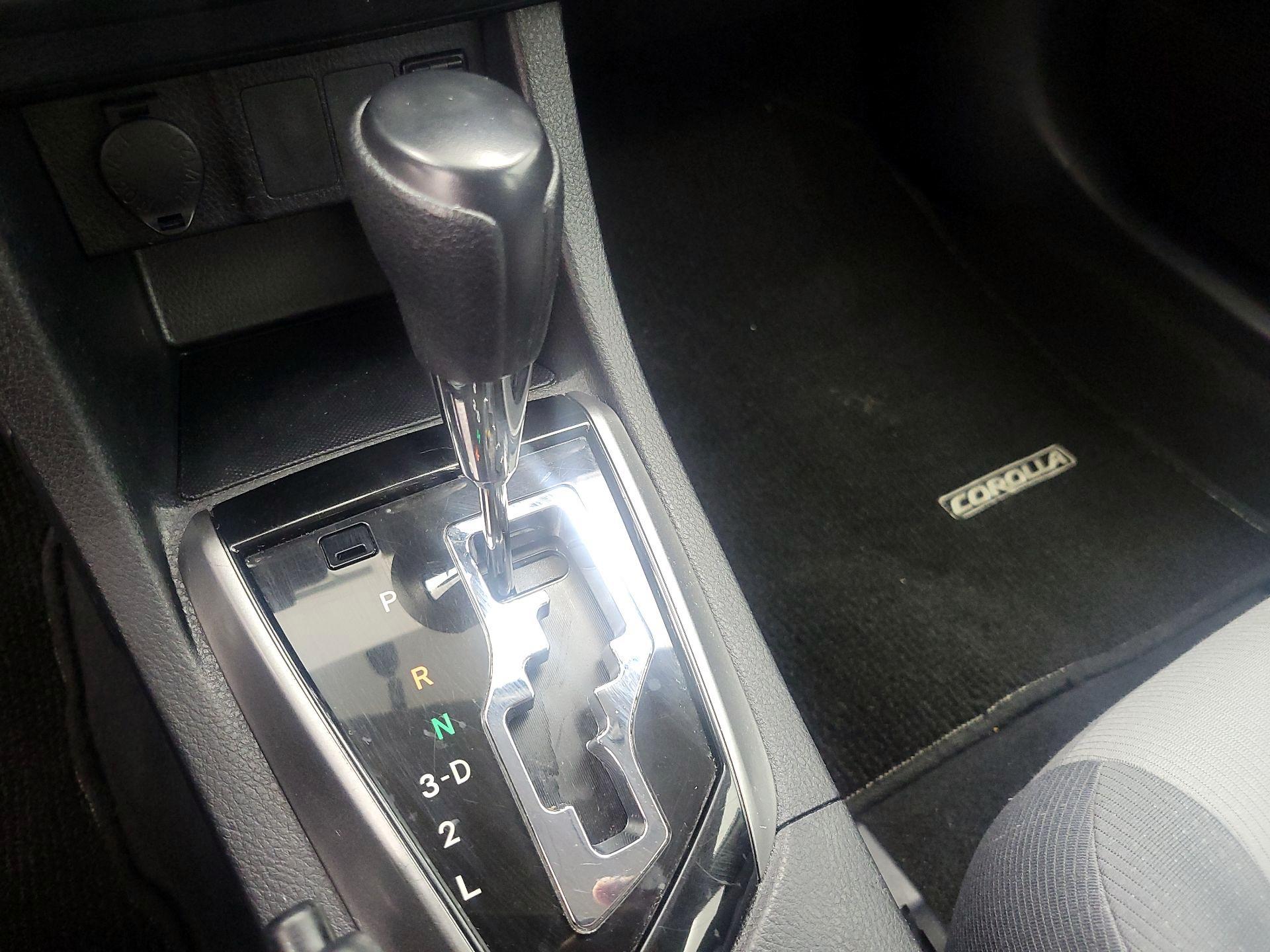 Thumbnail: 2015 Toyota Corolla - 17