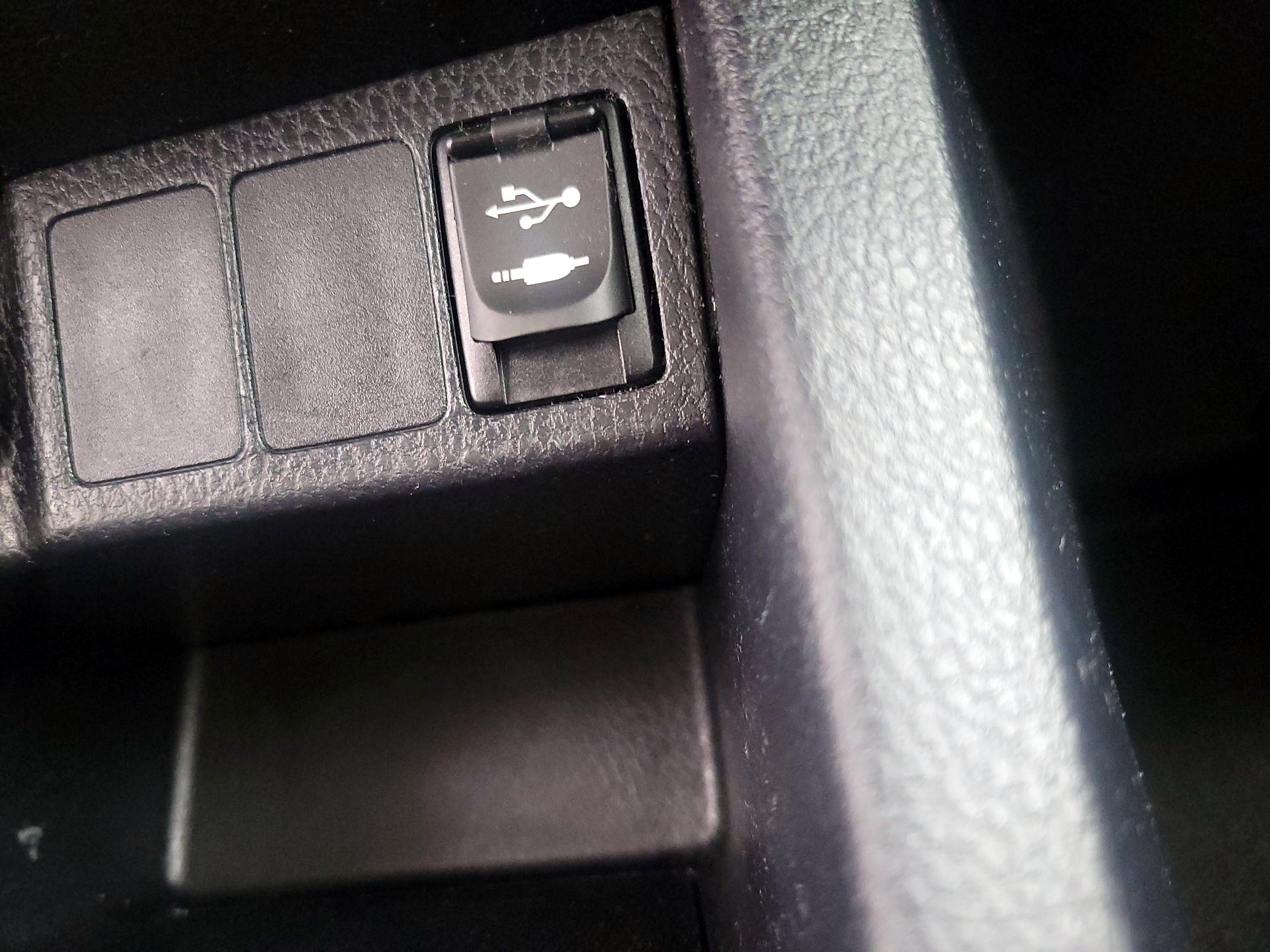 Thumbnail: 2015 Toyota Corolla - 18