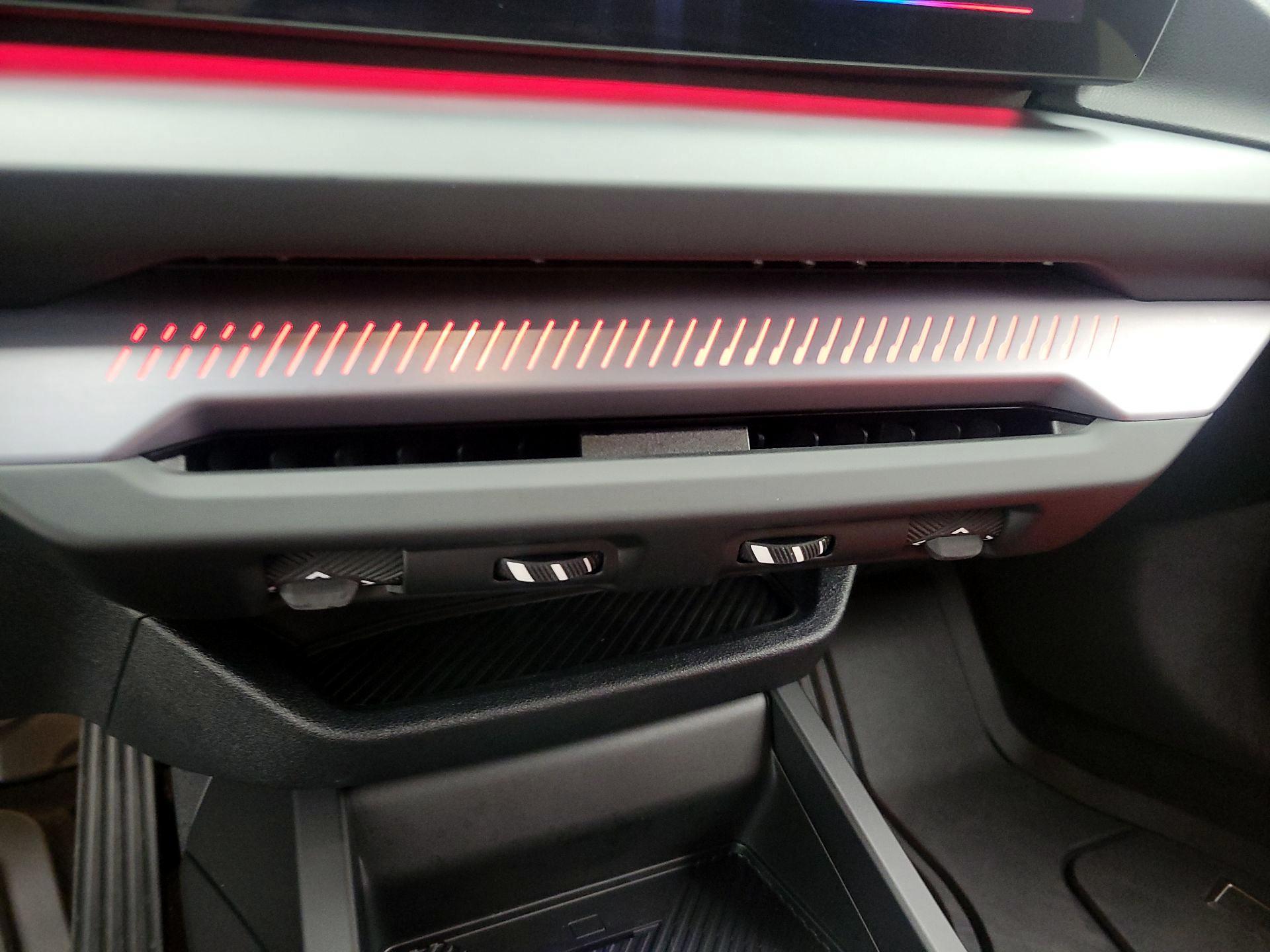 Thumbnail: 2025 BMW 2 Series - 16