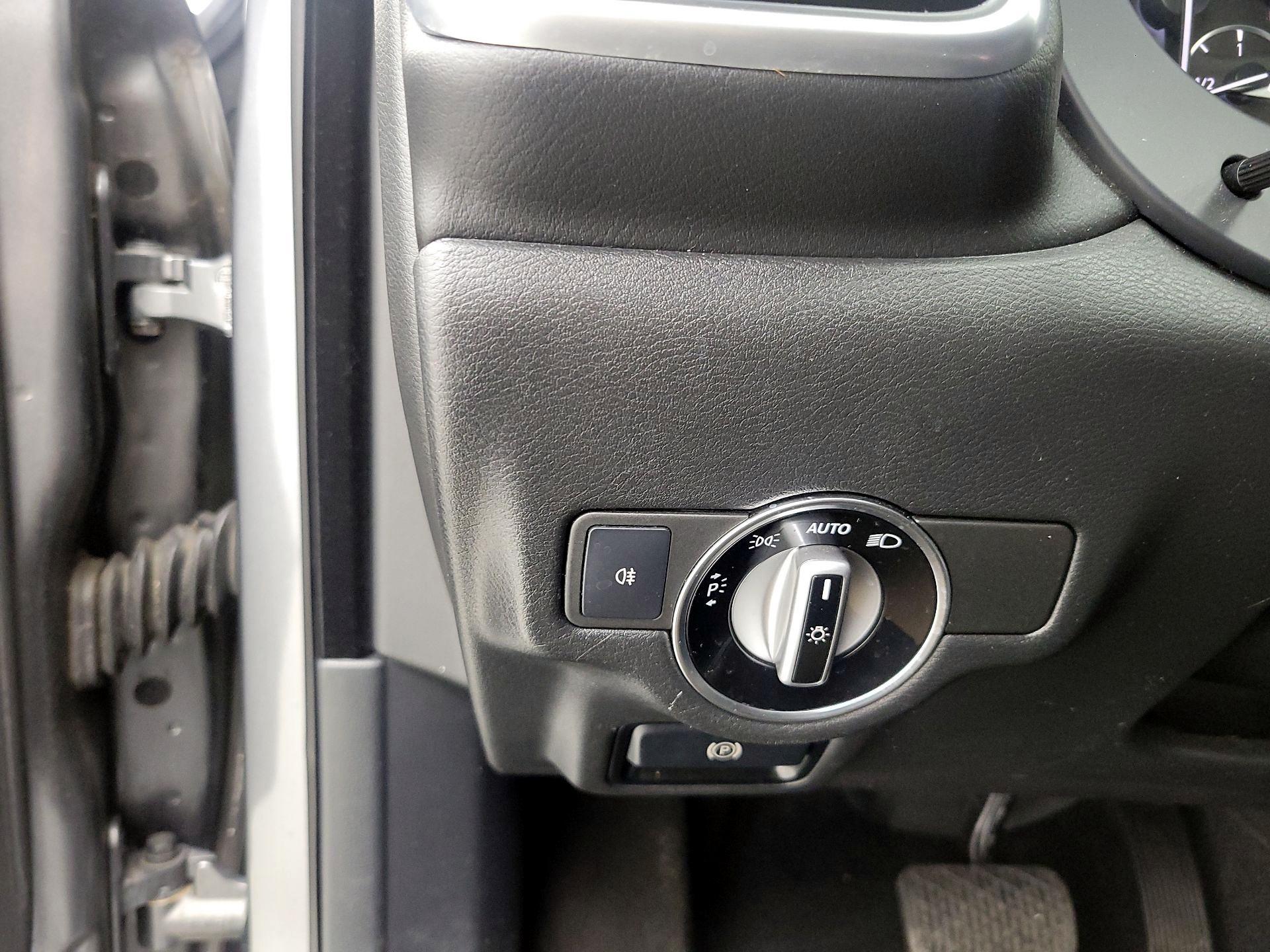 Thumbnail: 2018 INFINITI QX30 - 13