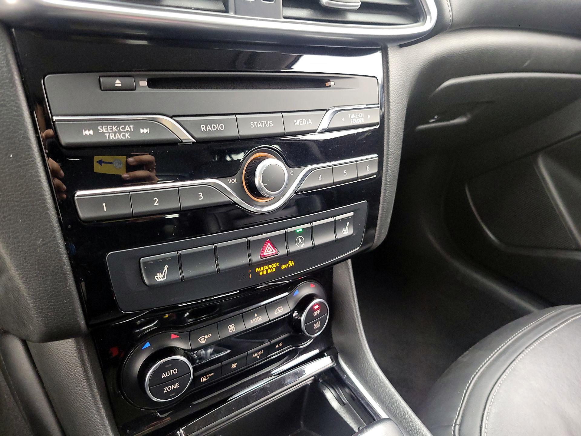 Thumbnail: 2018 INFINITI QX30 - 16