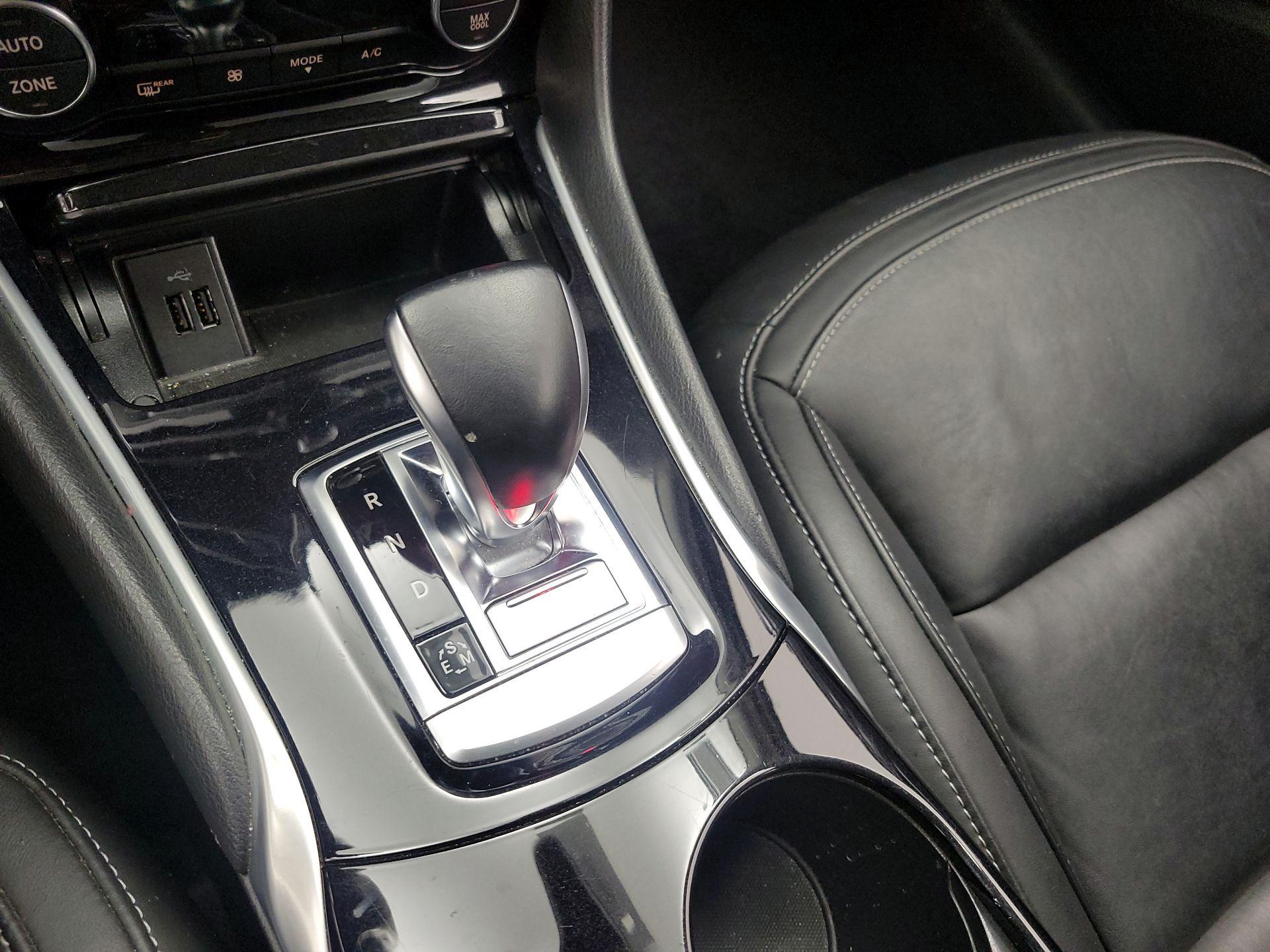 Thumbnail: 2018 INFINITI QX30 - 17