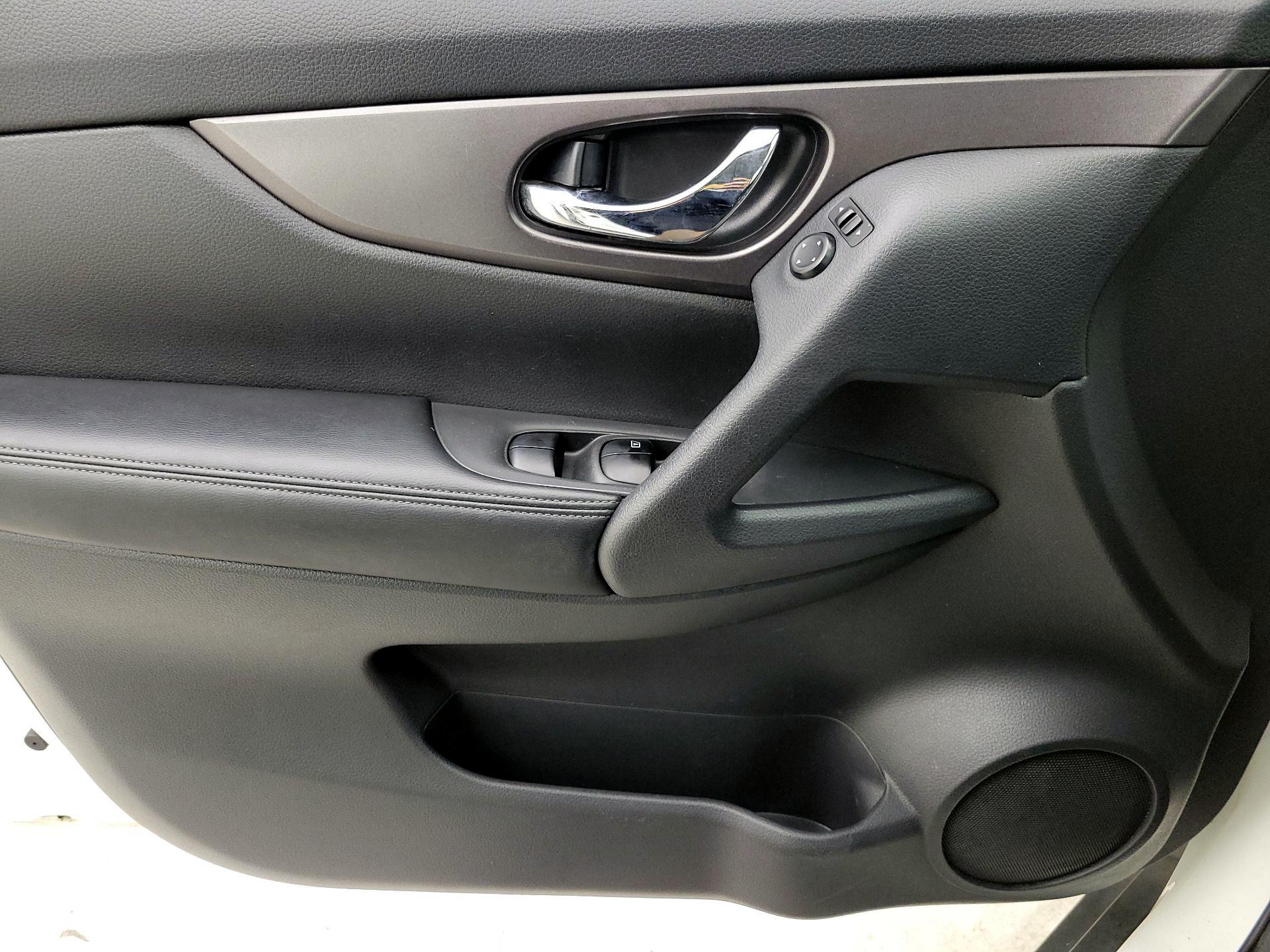 Thumbnail: 2016 Nissan Rogue - 12