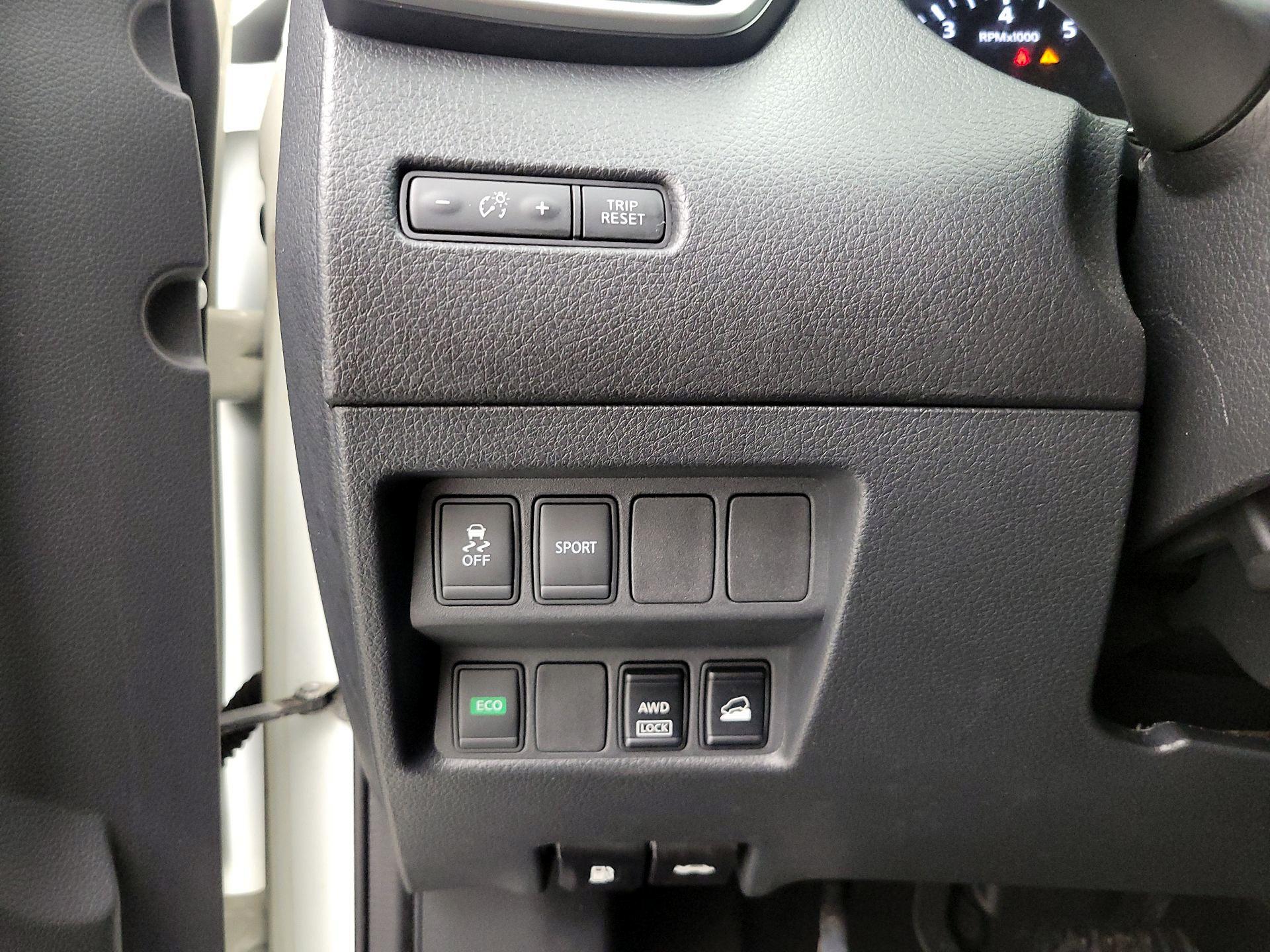 Thumbnail: 2016 Nissan Rogue - 13