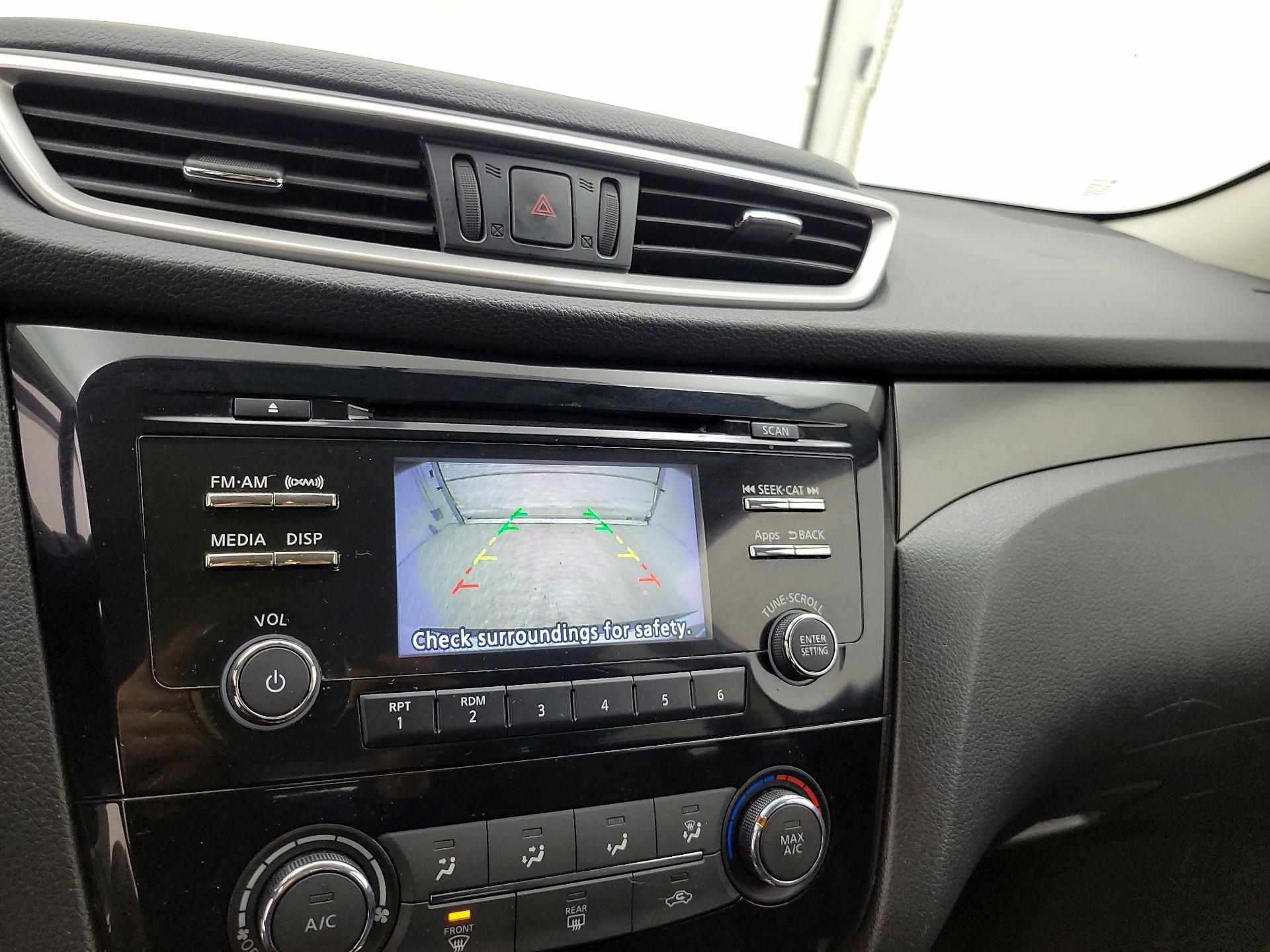 Thumbnail: 2016 Nissan Rogue - 14