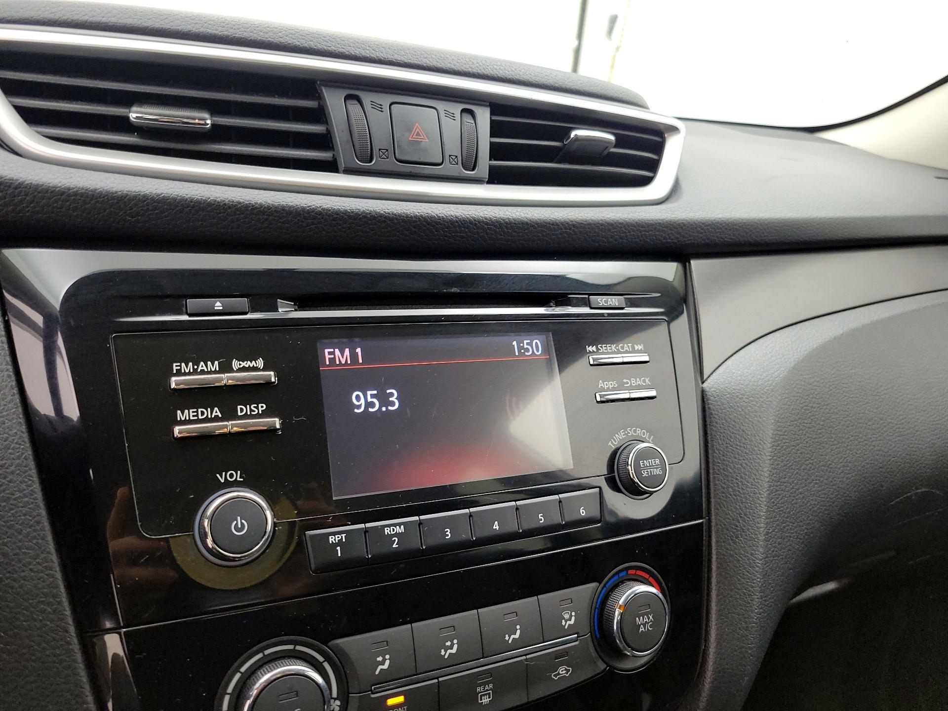 Thumbnail: 2016 Nissan Rogue - 15