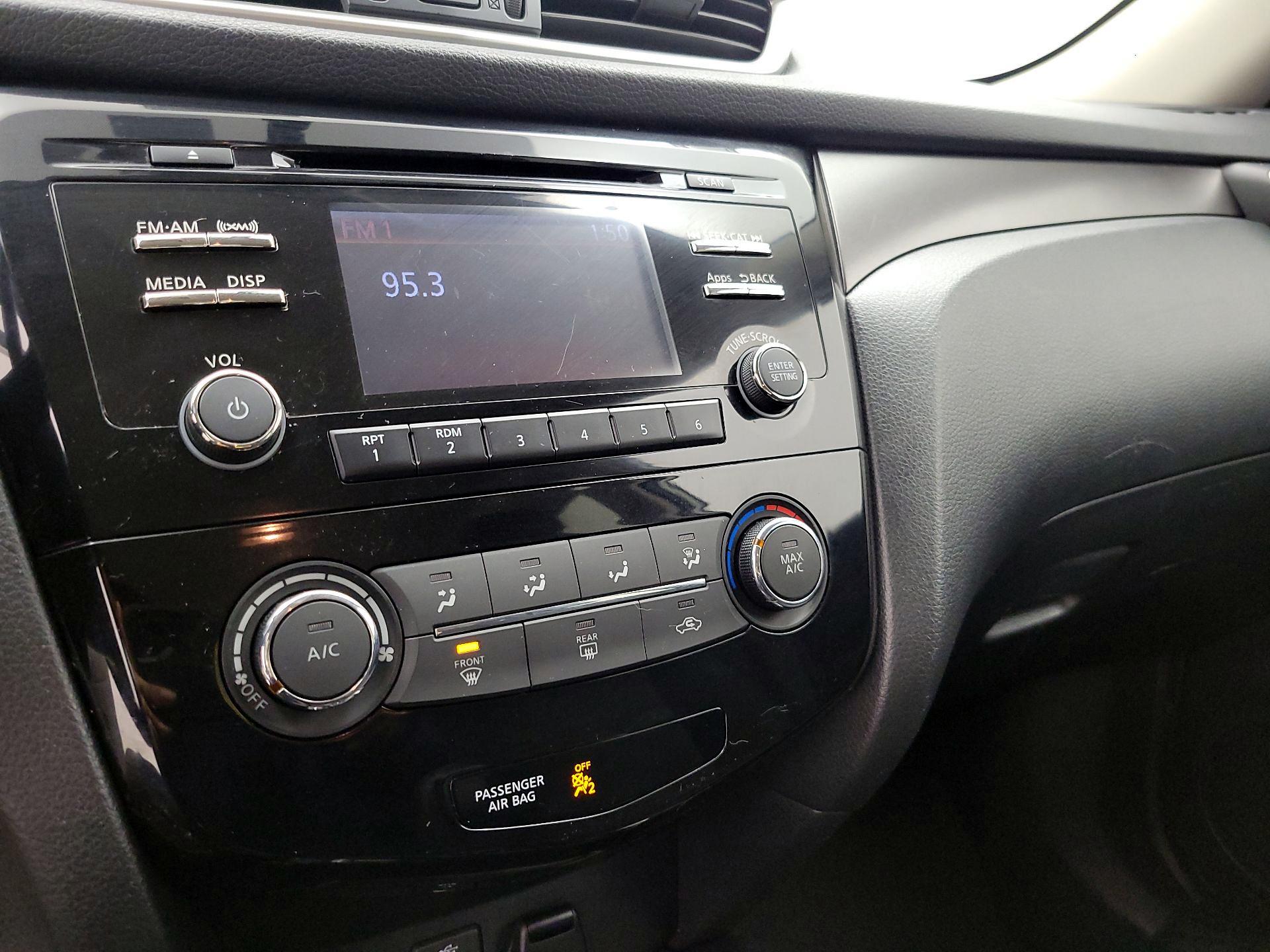 Thumbnail: 2016 Nissan Rogue - 16