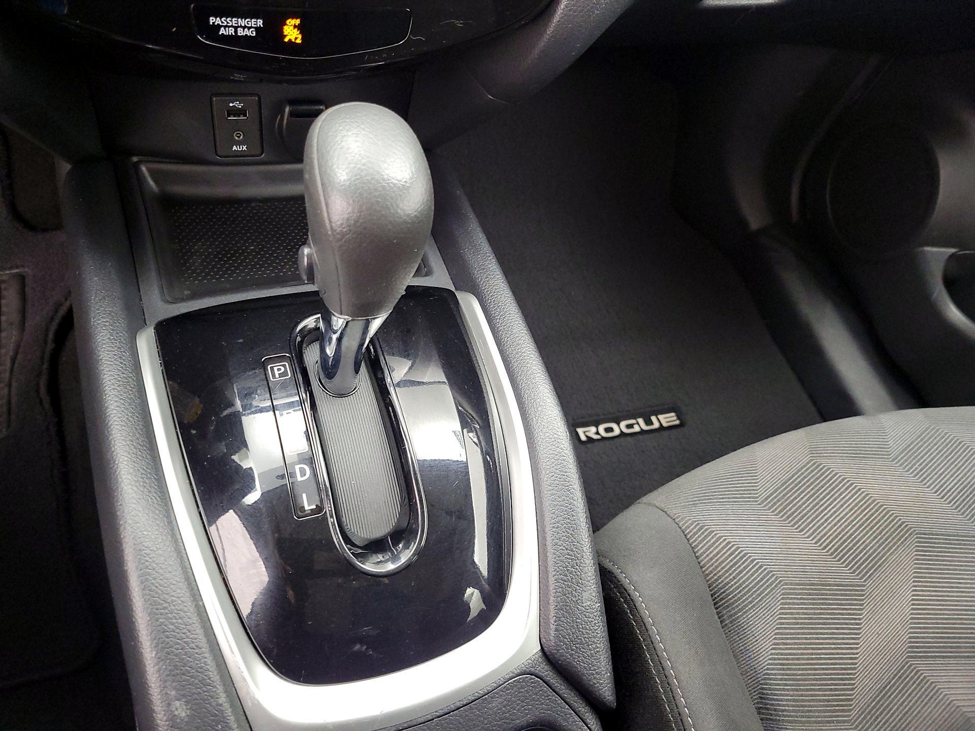 Thumbnail: 2016 Nissan Rogue - 17