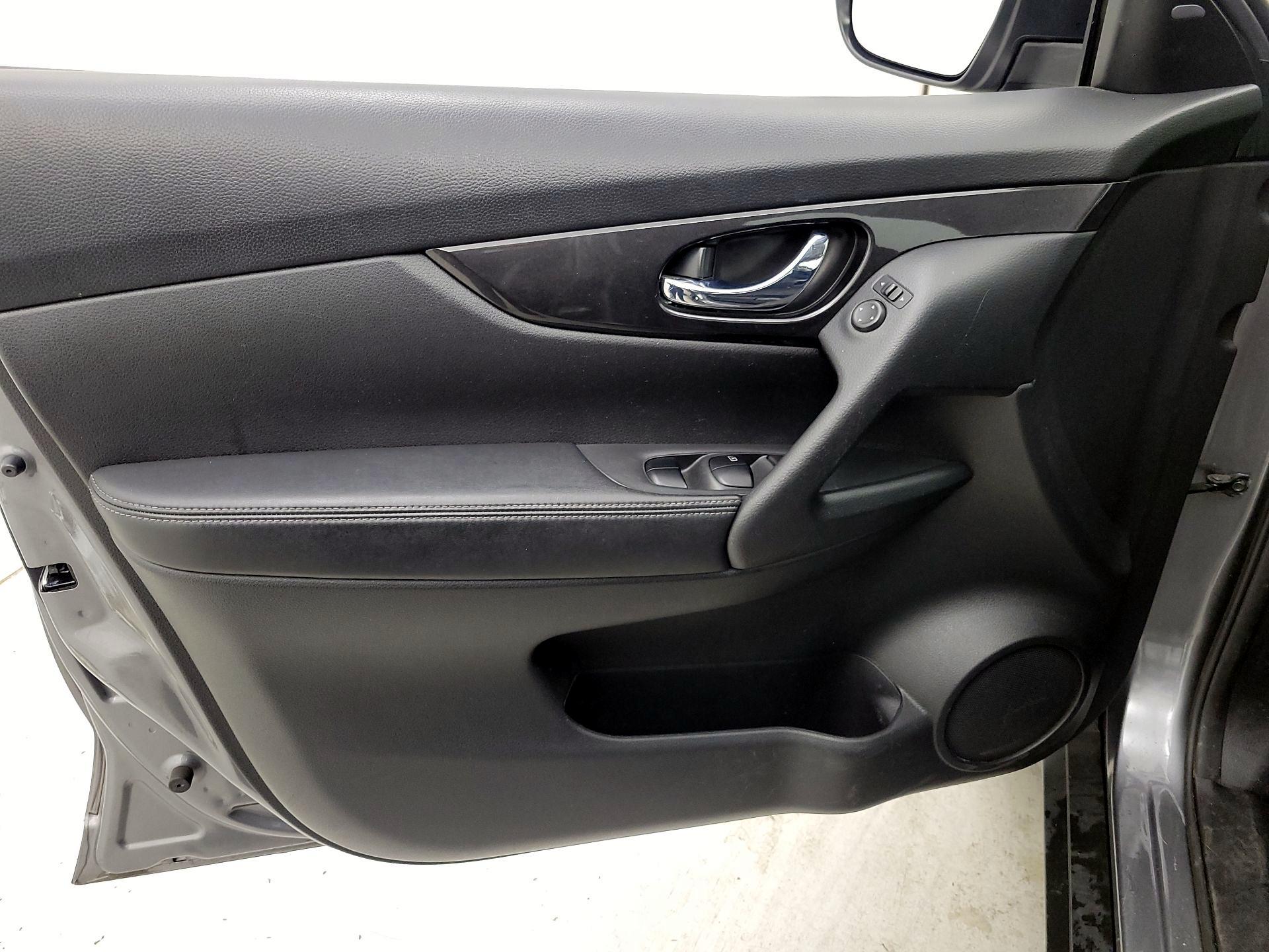 Thumbnail: 2018 Nissan Rogue - 12