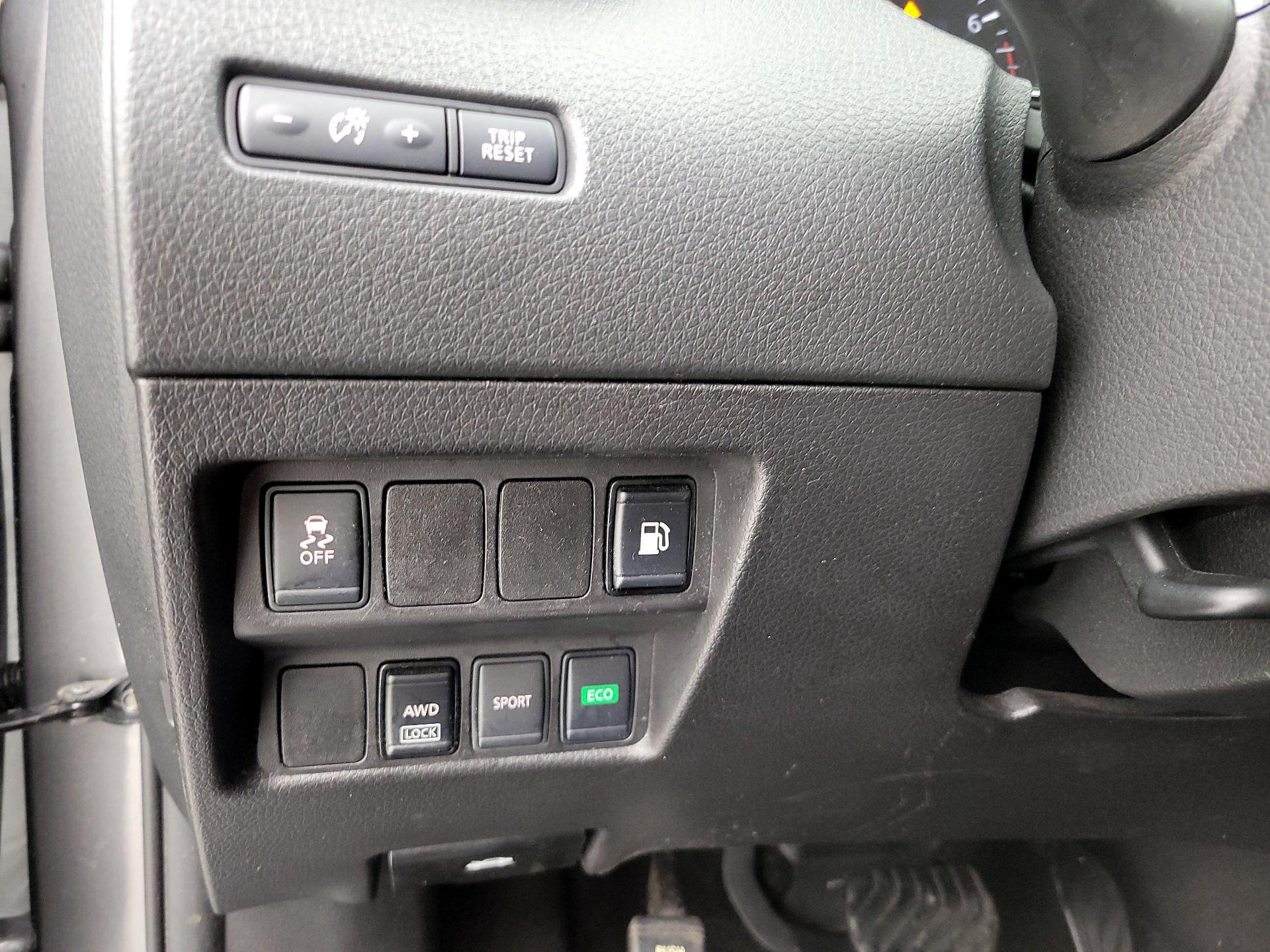 Thumbnail: 2018 Nissan Rogue - 13