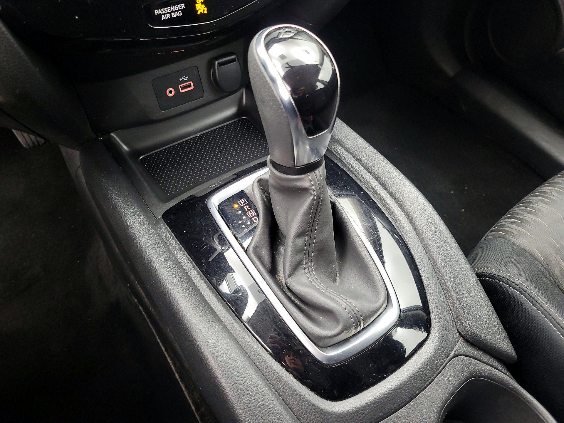 Thumbnail: 2018 Nissan Rogue - 17