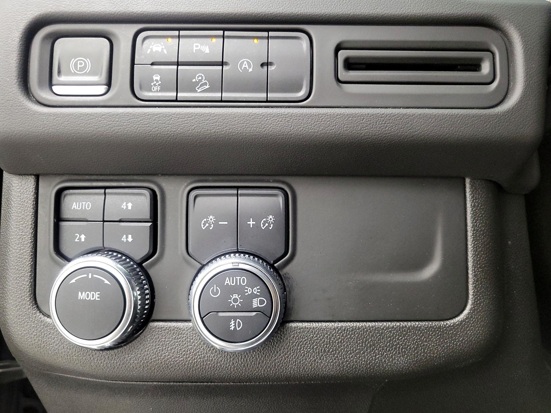 Thumbnail: 2023 GMC Yukon XL - 13