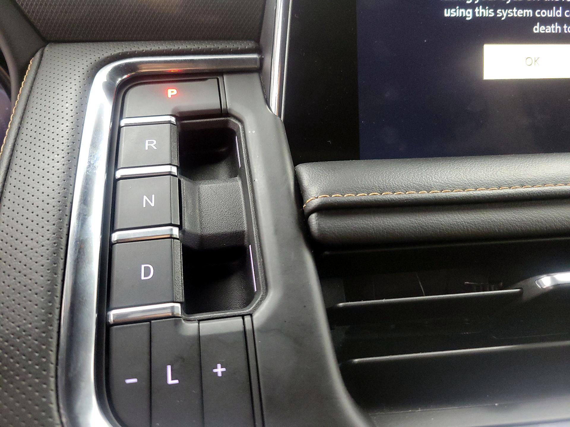 Thumbnail: 2023 GMC Yukon XL - 17