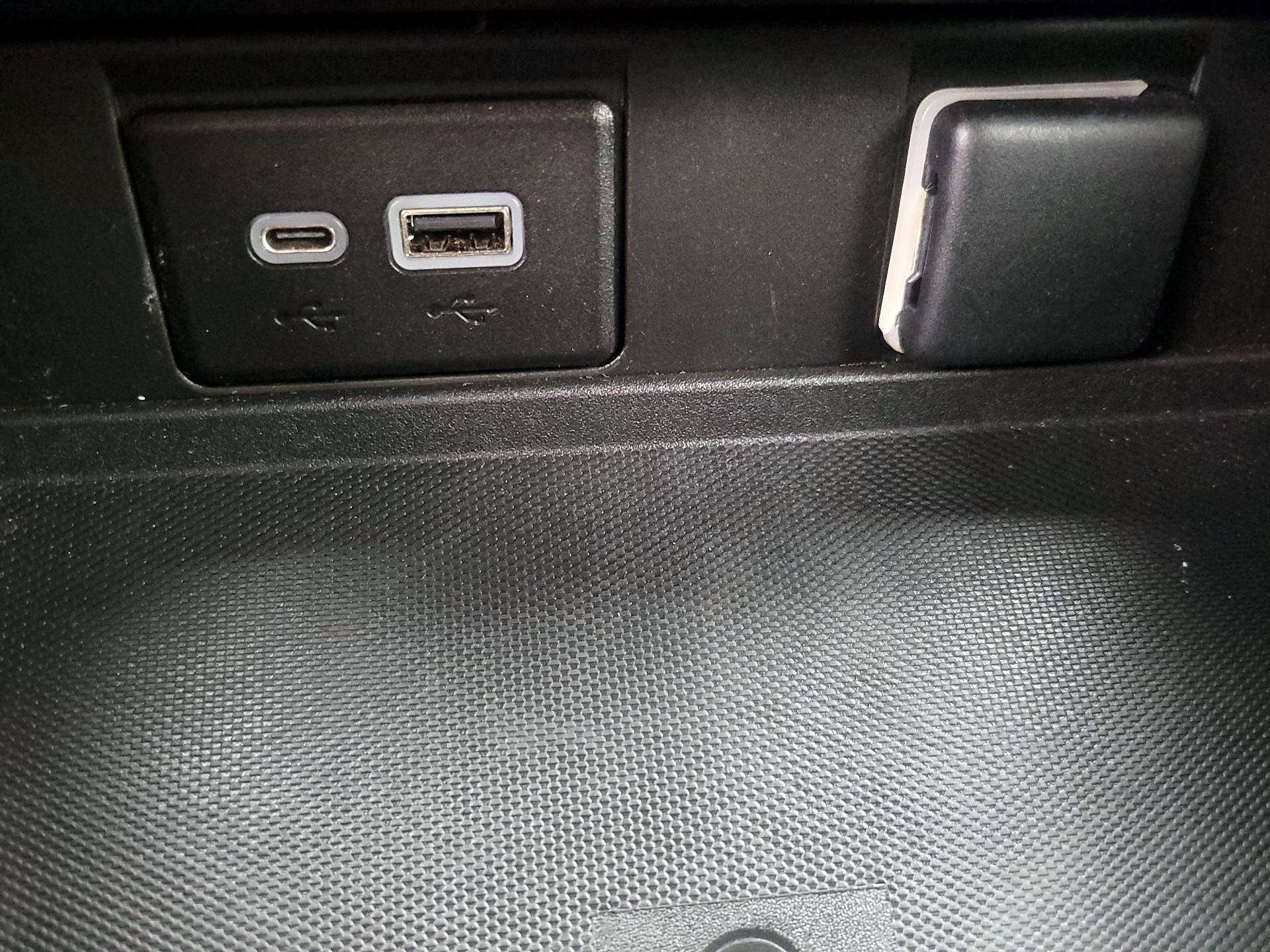 Thumbnail: 2023 GMC Yukon XL - 18