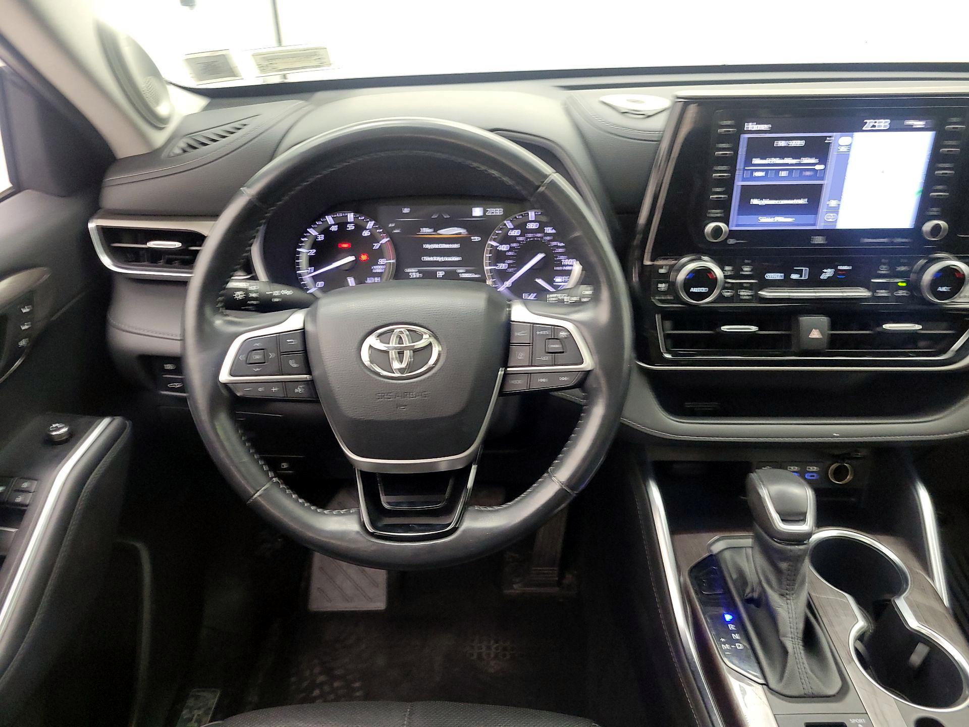 Thumbnail: 2022 Toyota Highlander - 10