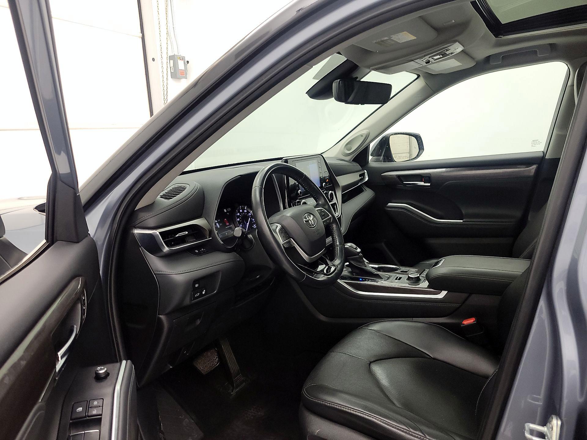 Thumbnail: 2022 Toyota Highlander - 11