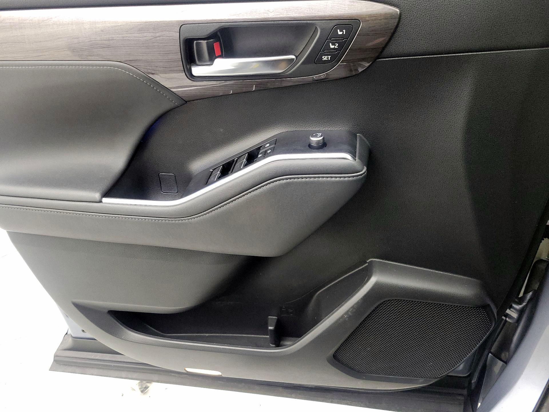 Thumbnail: 2022 Toyota Highlander - 12