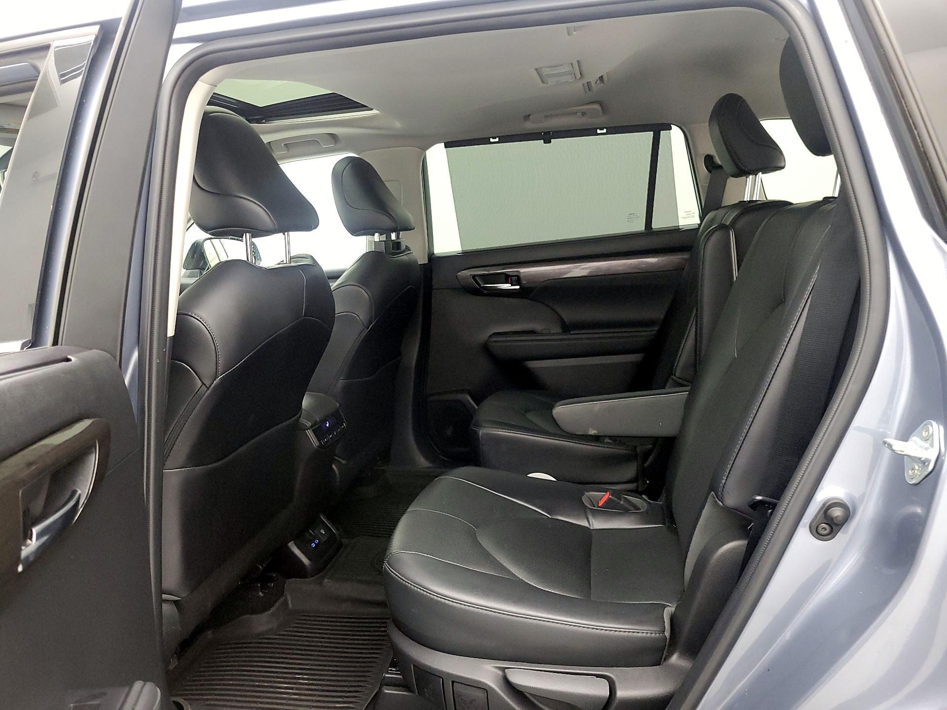 Thumbnail: 2022 Toyota Highlander - 20