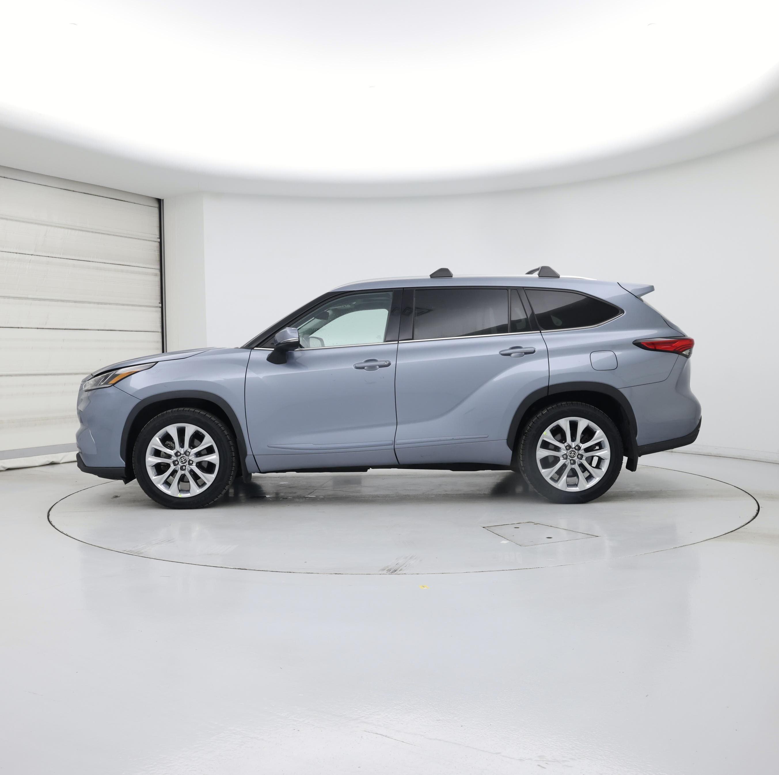 Thumbnail: 2022 Toyota Highlander - 3
