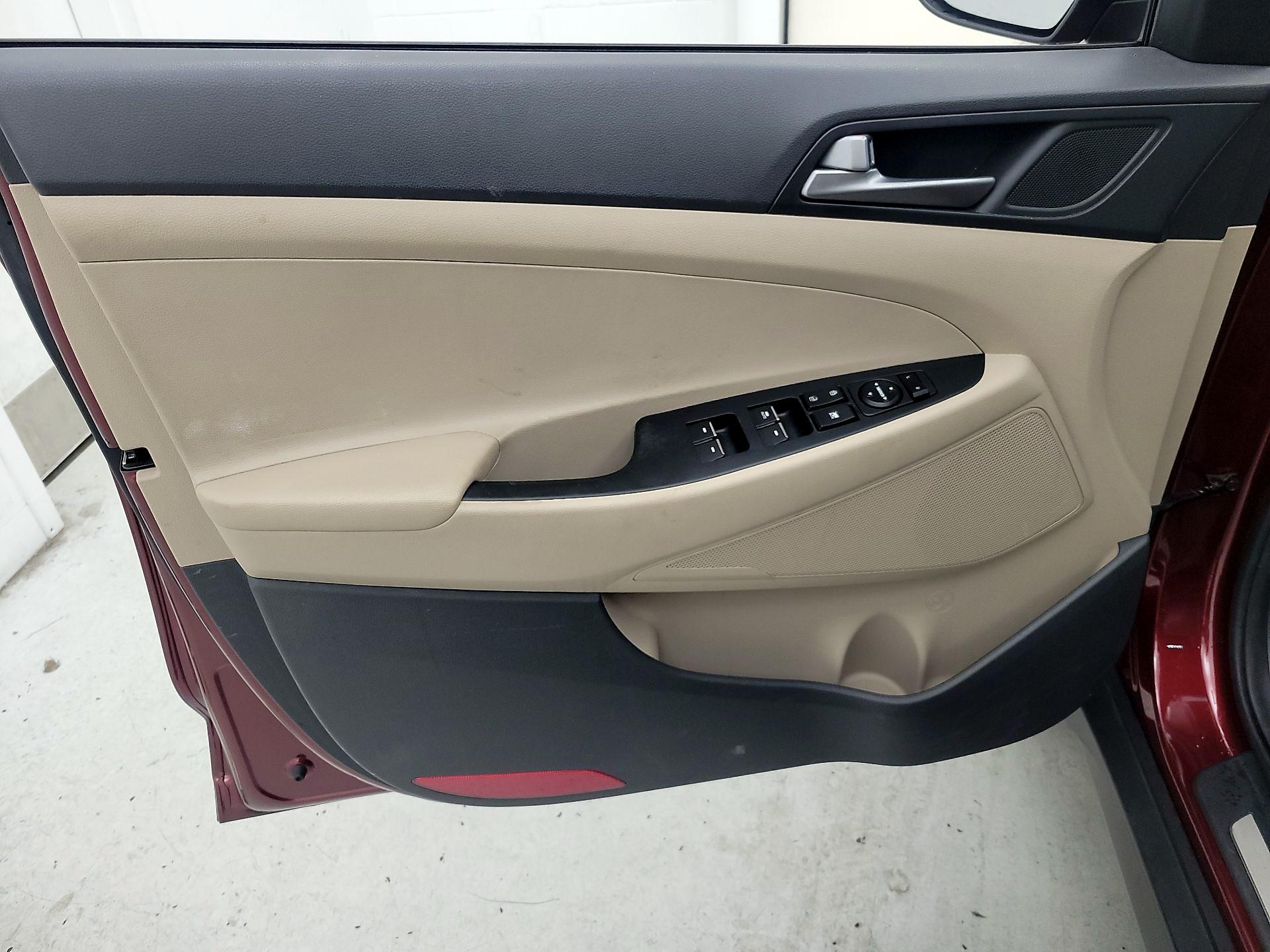 Thumbnail: 2016 Hyundai Tucson - 12