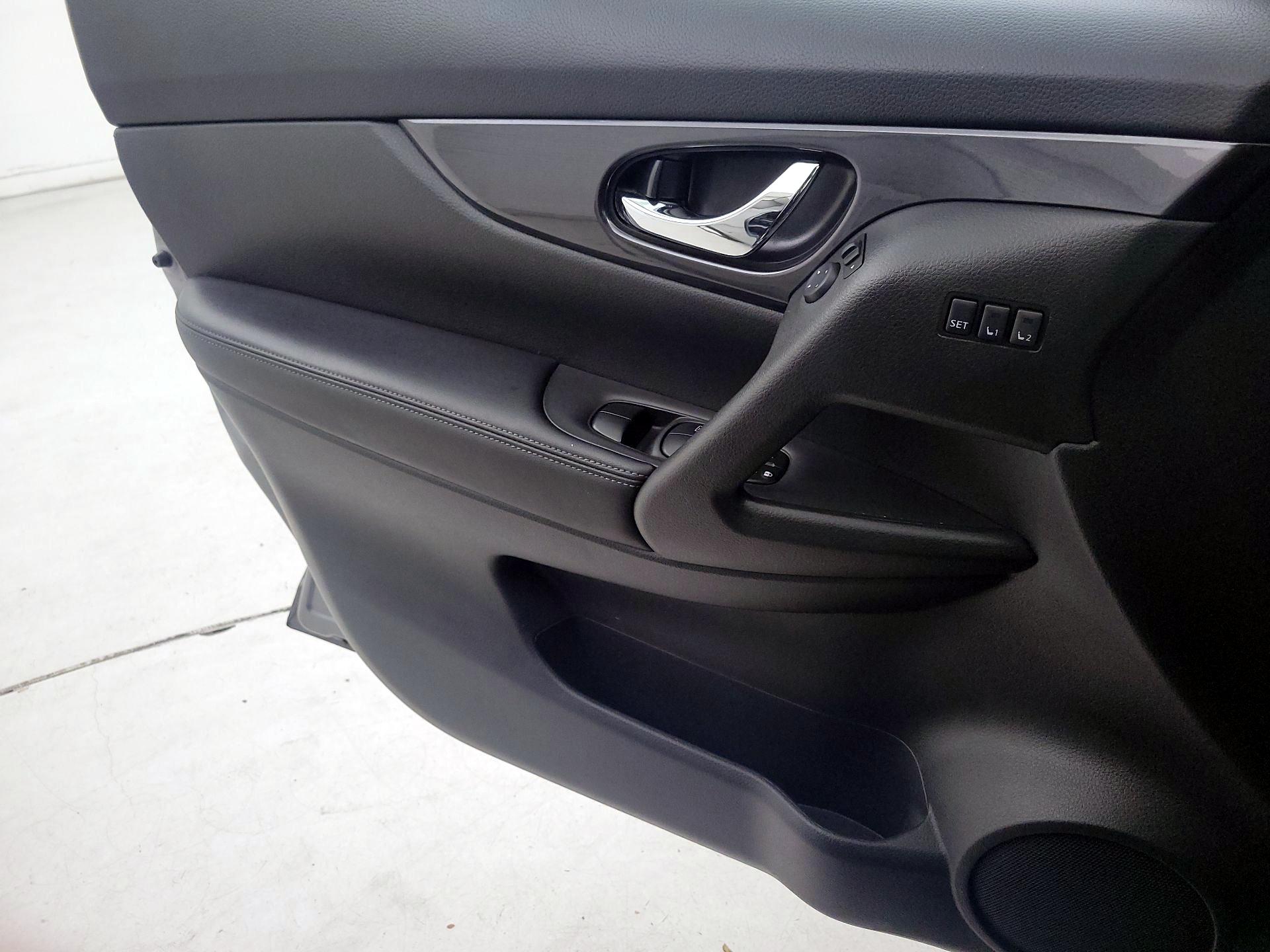 Thumbnail: 2018 Nissan Rogue - 12