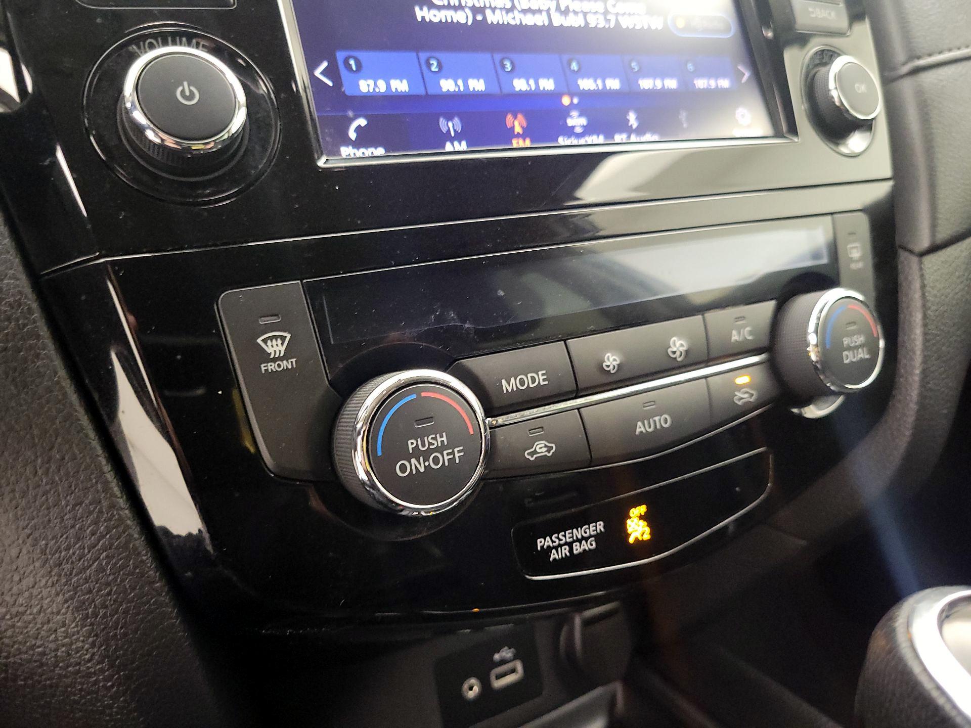 Thumbnail: 2018 Nissan Rogue - 15