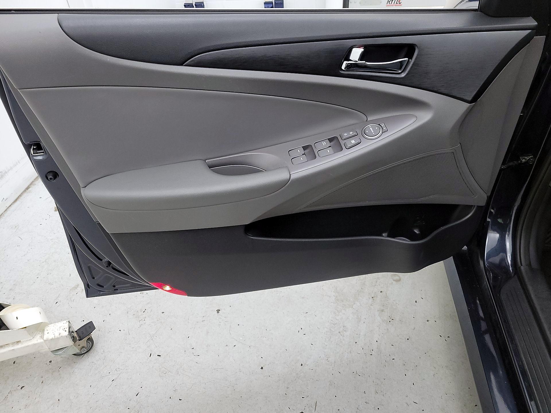 Thumbnail: 2014 Hyundai Sonata - 12