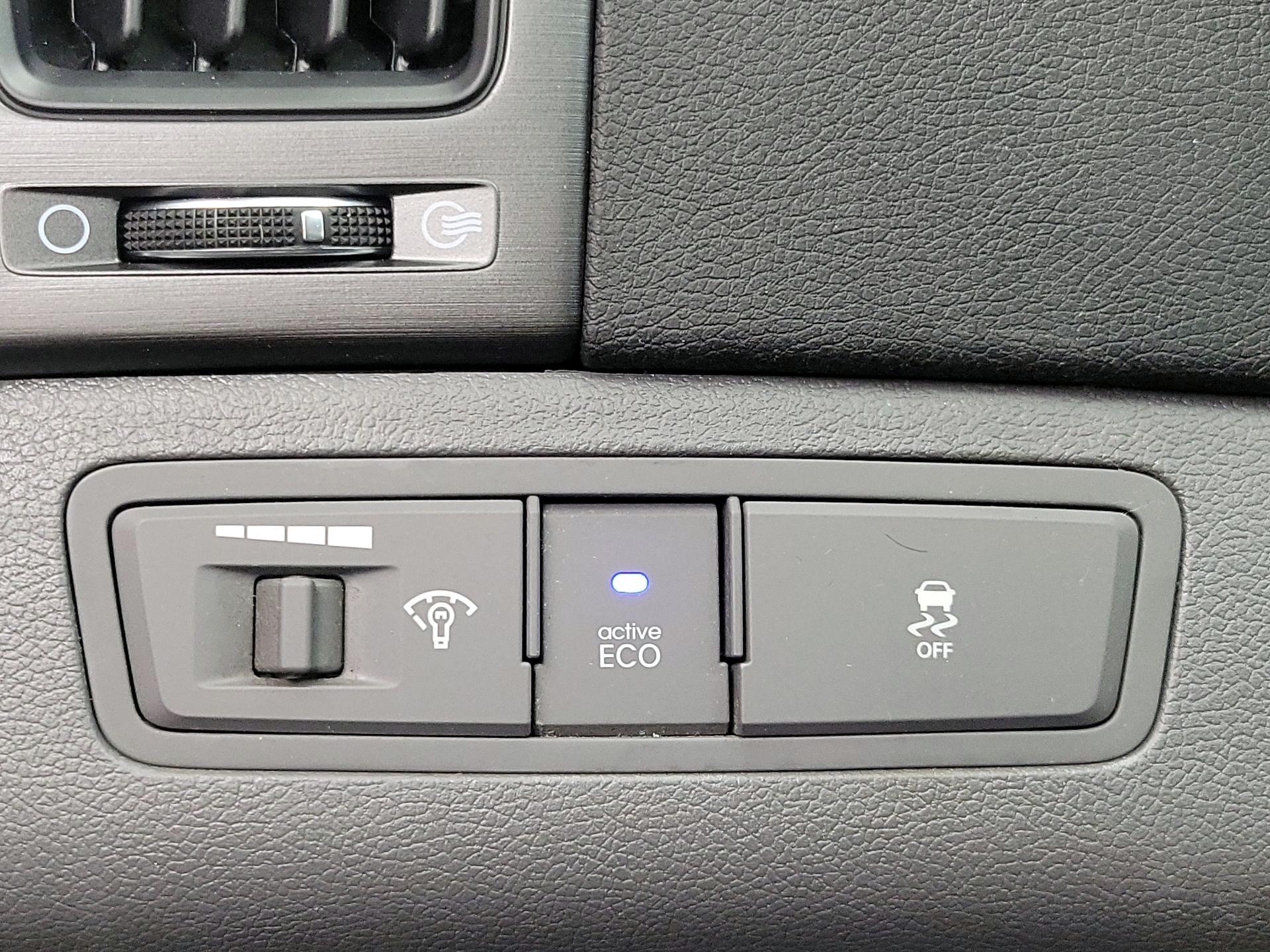 Thumbnail: 2014 Hyundai Sonata - 13