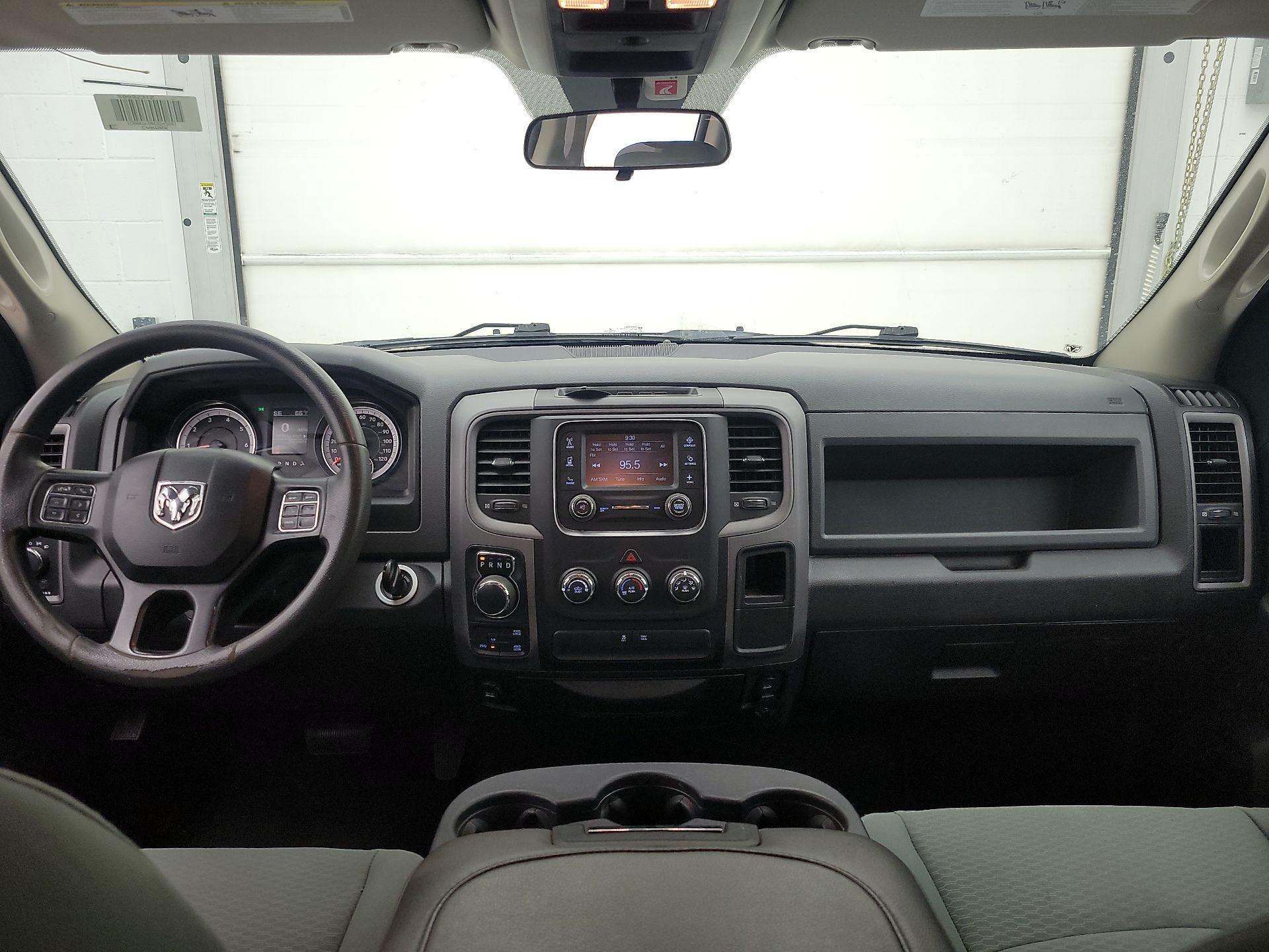 Thumbnail: 2019 RAM 1500 Classic - 9