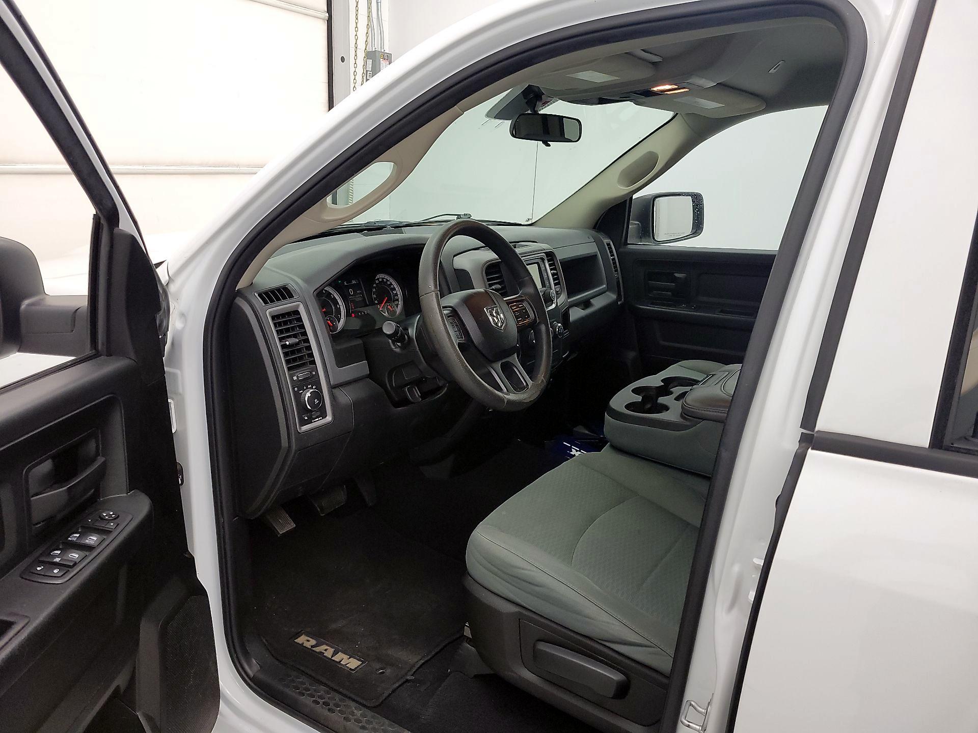 Thumbnail: 2019 RAM 1500 Classic - 11