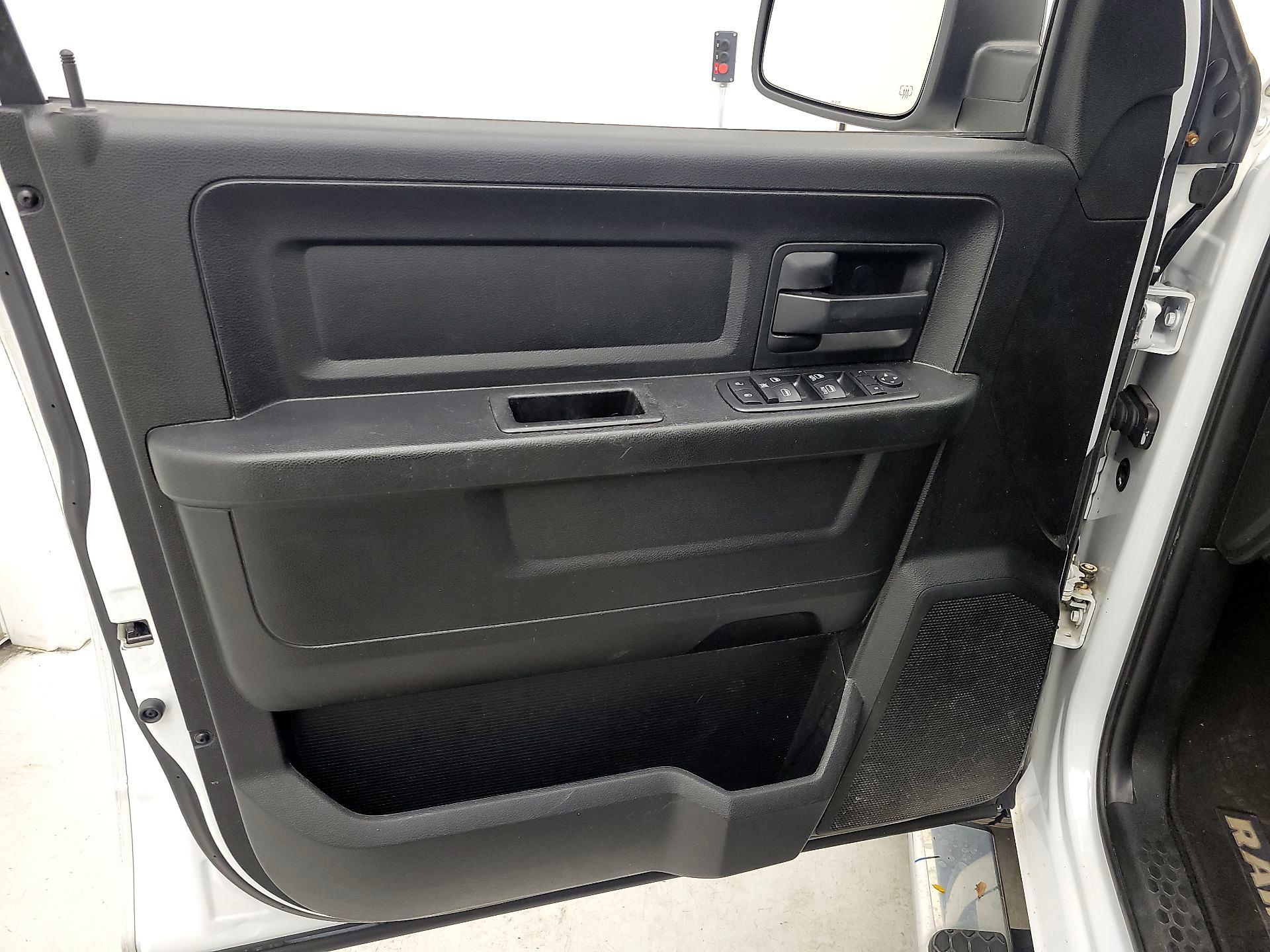 Thumbnail: 2019 RAM 1500 Classic - 12