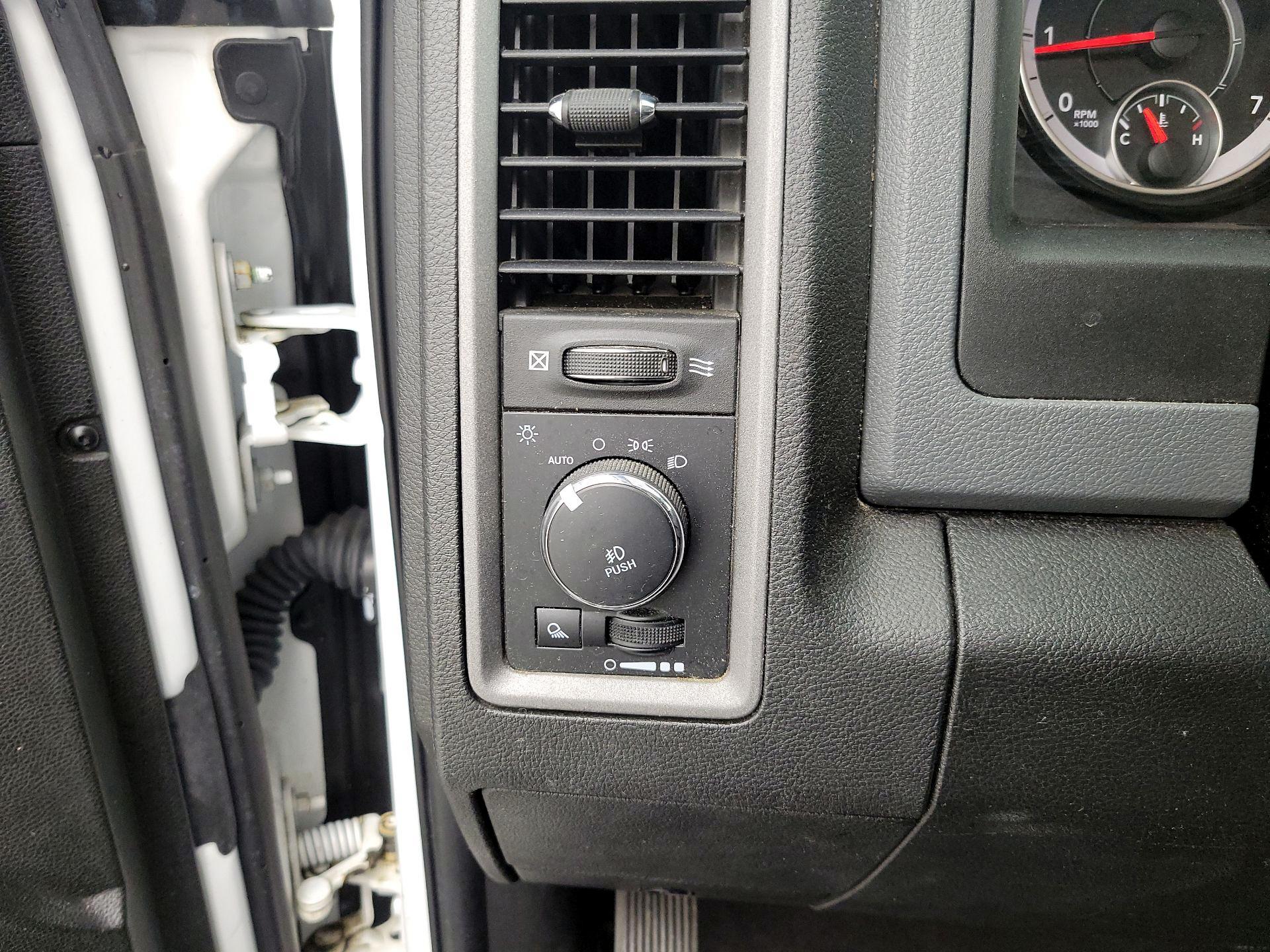 Thumbnail: 2019 RAM 1500 Classic - 13