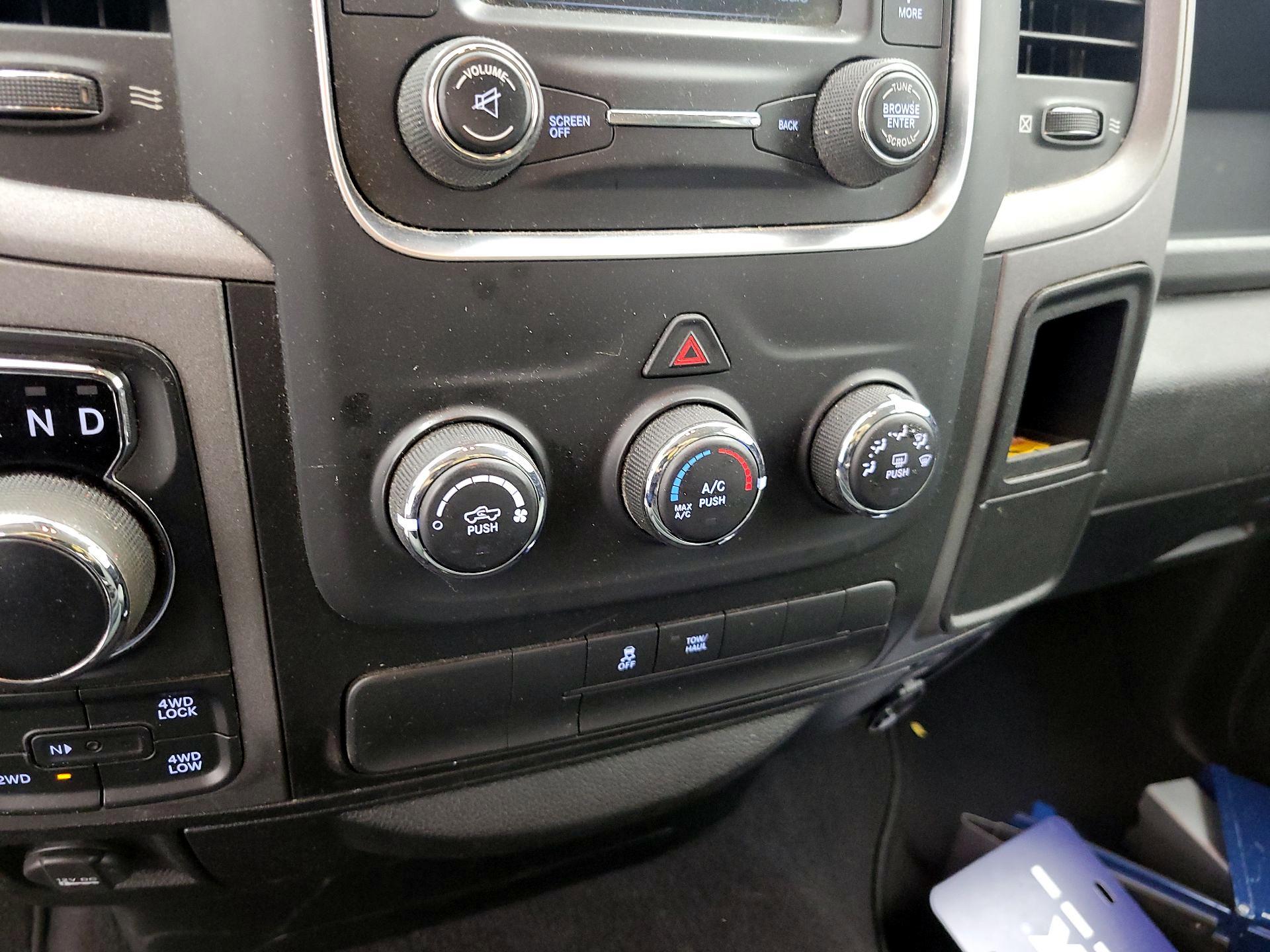 Thumbnail: 2019 RAM 1500 Classic - 16