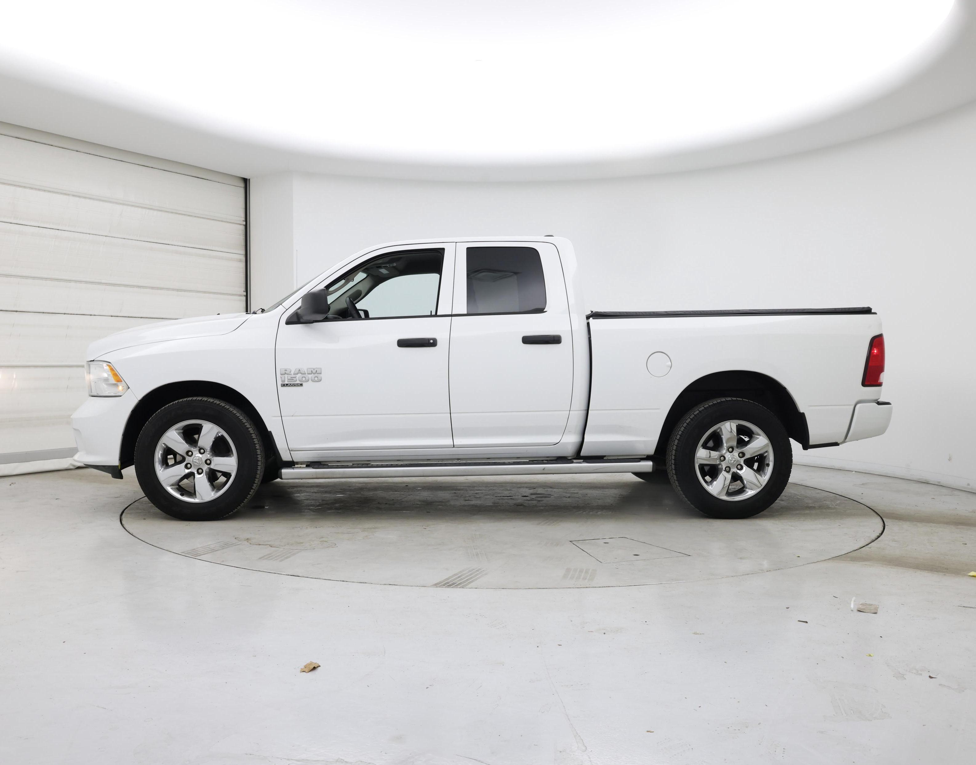 Thumbnail: 2019 RAM 1500 Classic - 3