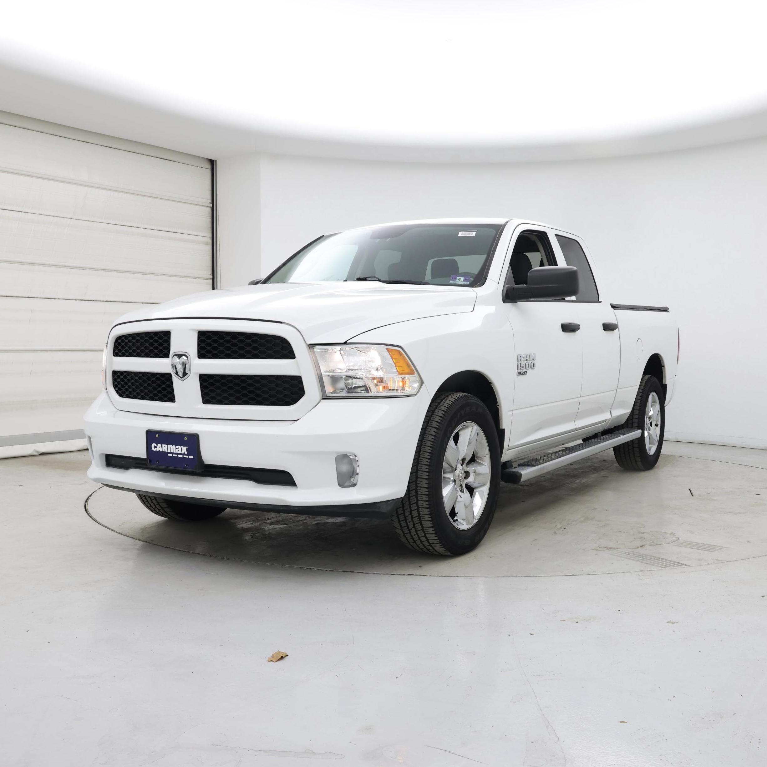 Thumbnail: 2019 RAM 1500 Classic - 4