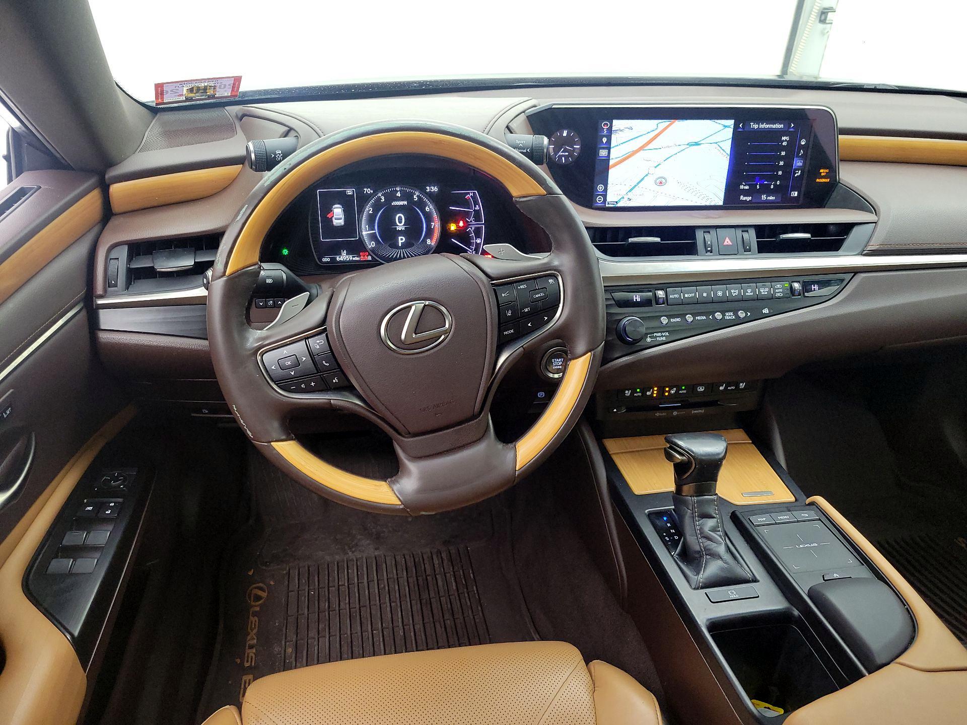 Thumbnail: 2019 Lexus ES - 10