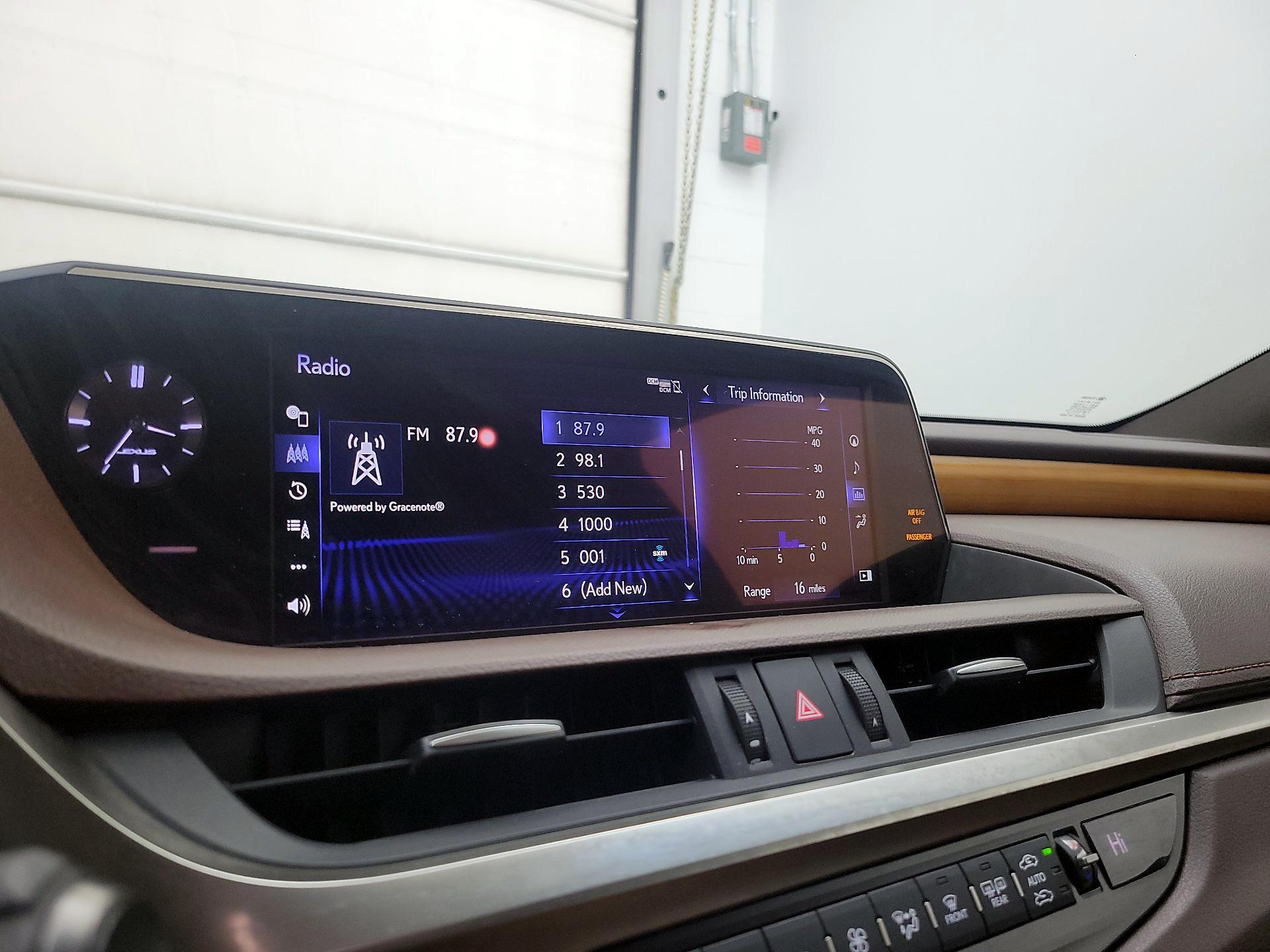 Thumbnail: 2019 Lexus ES - 16