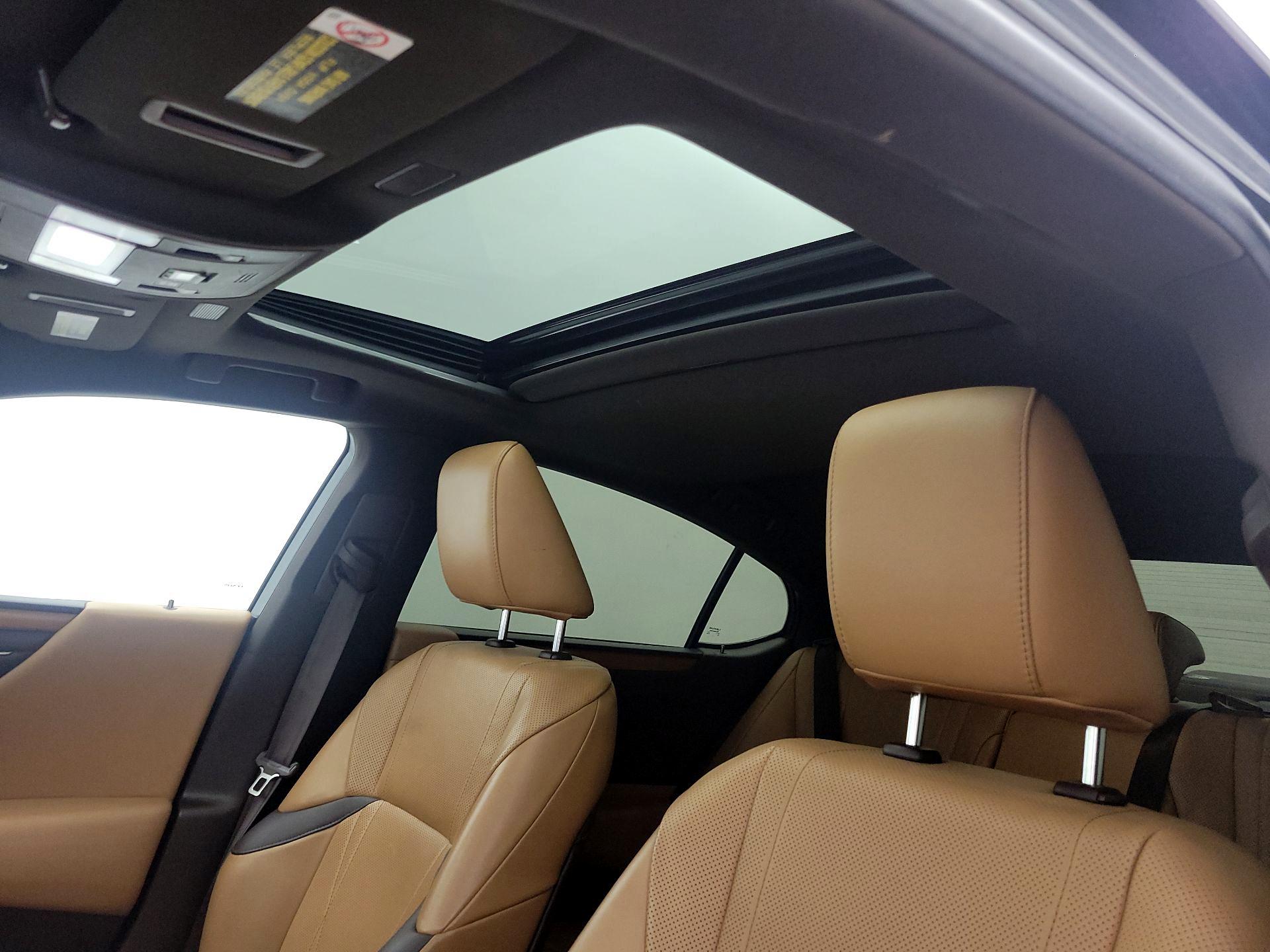 Thumbnail: 2019 Lexus ES - 20