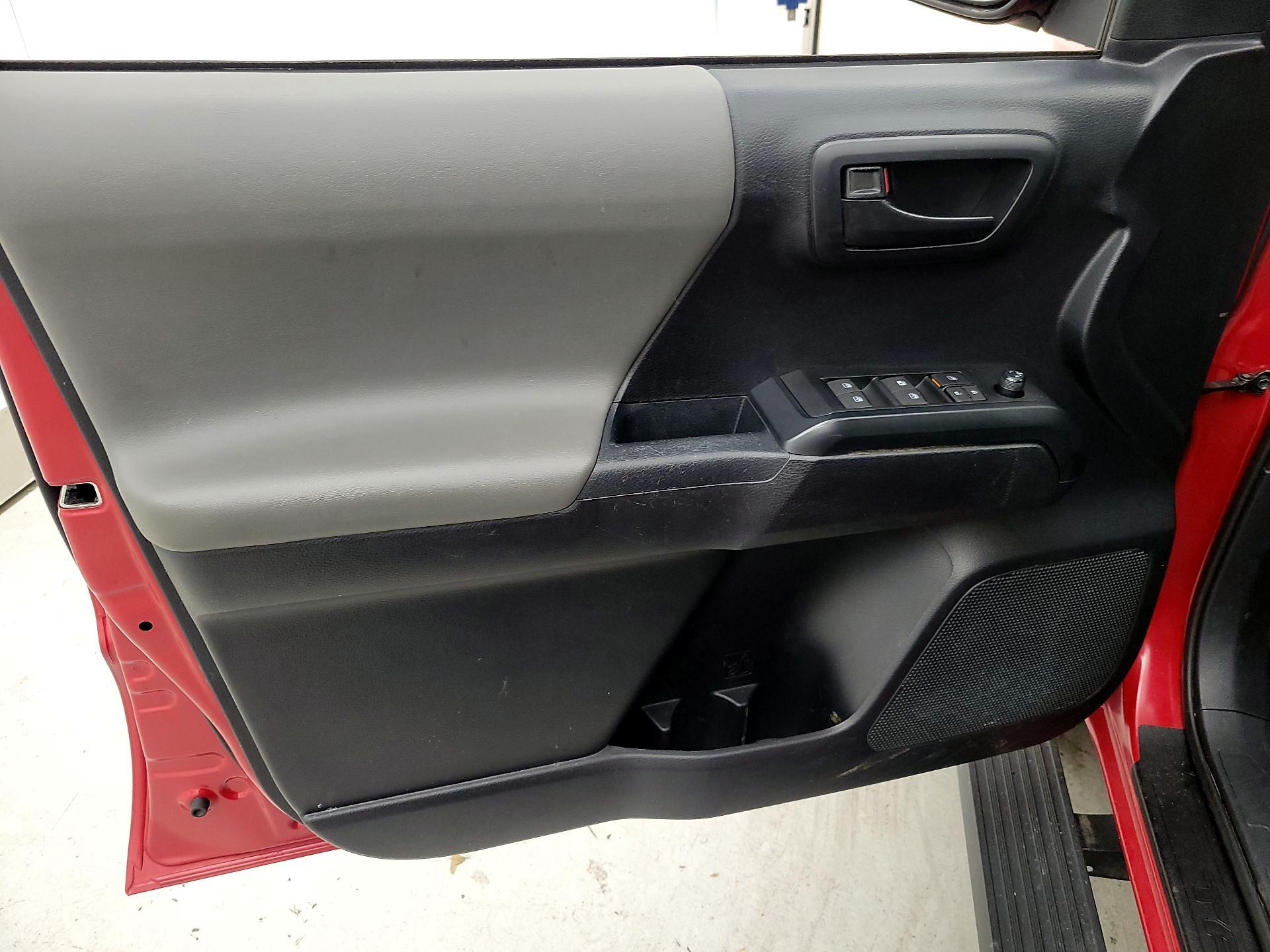 Thumbnail: 2021 Toyota Tacoma - 12