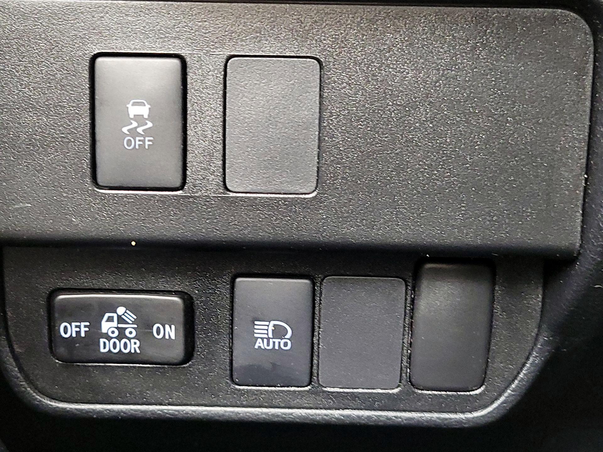 Thumbnail: 2021 Toyota Tacoma - 13