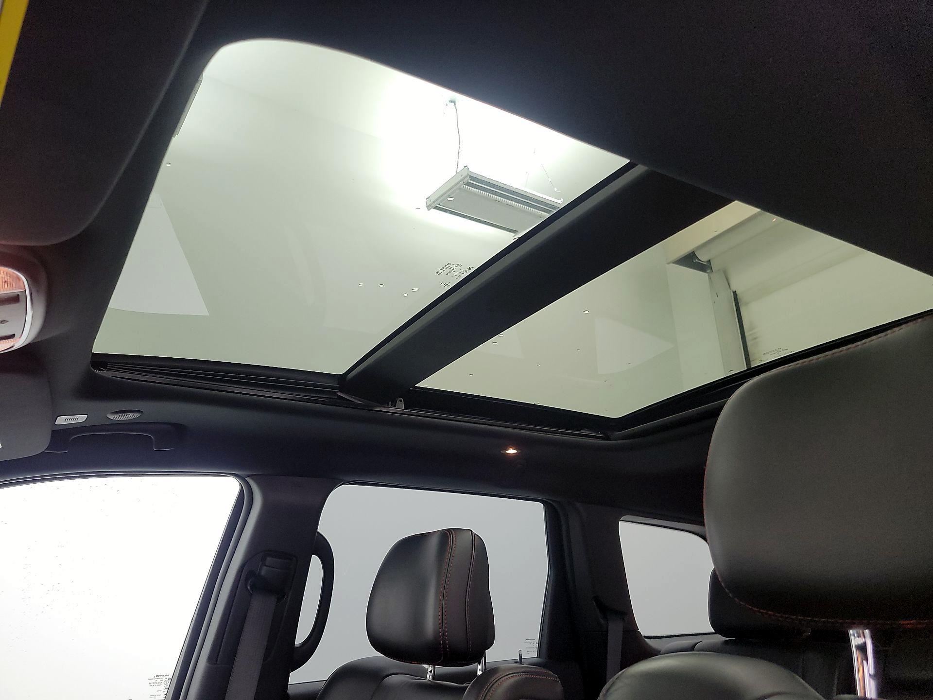 Thumbnail: 2021 Jeep Grand Cherokee - 20