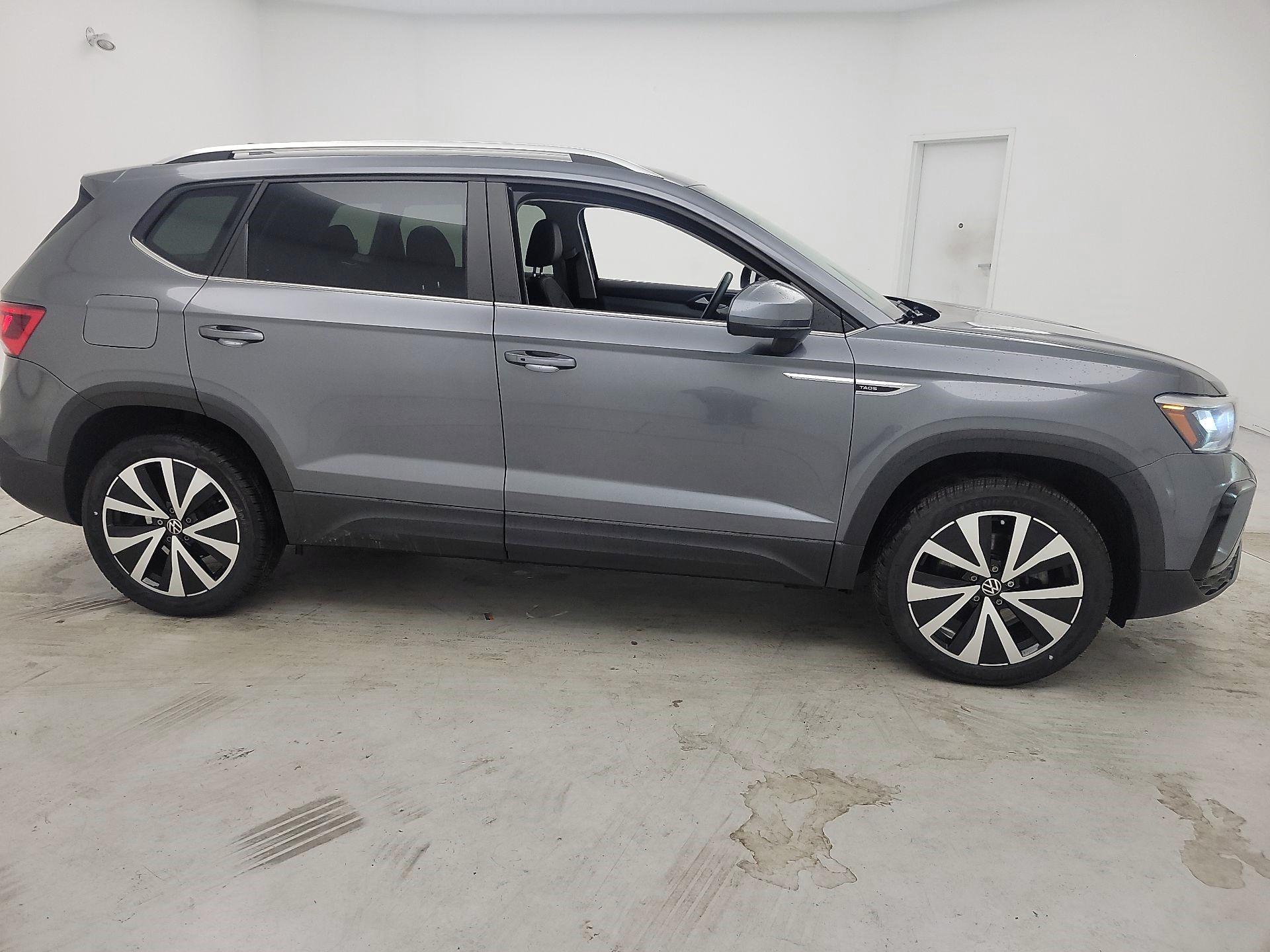 Thumbnail: 2022 Volkswagen Taos - 4