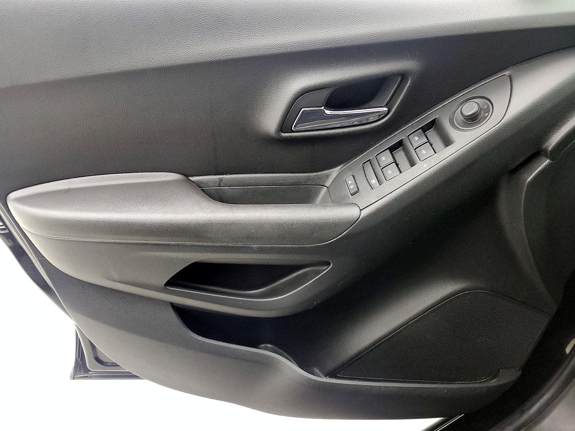 Thumbnail: 2020 Chevrolet Trax - 12