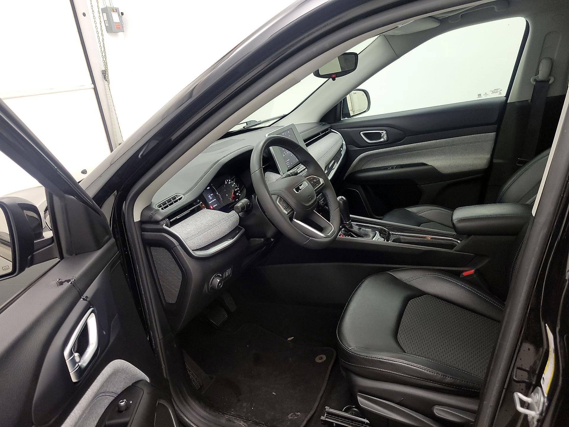 Thumbnail: 2022 Jeep Compass - 11