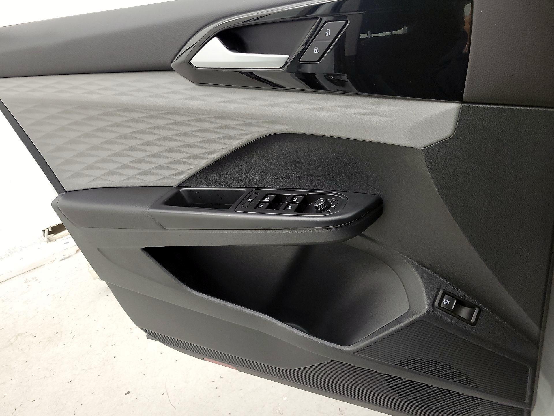 Thumbnail: 2023 Volkswagen Taos - 12