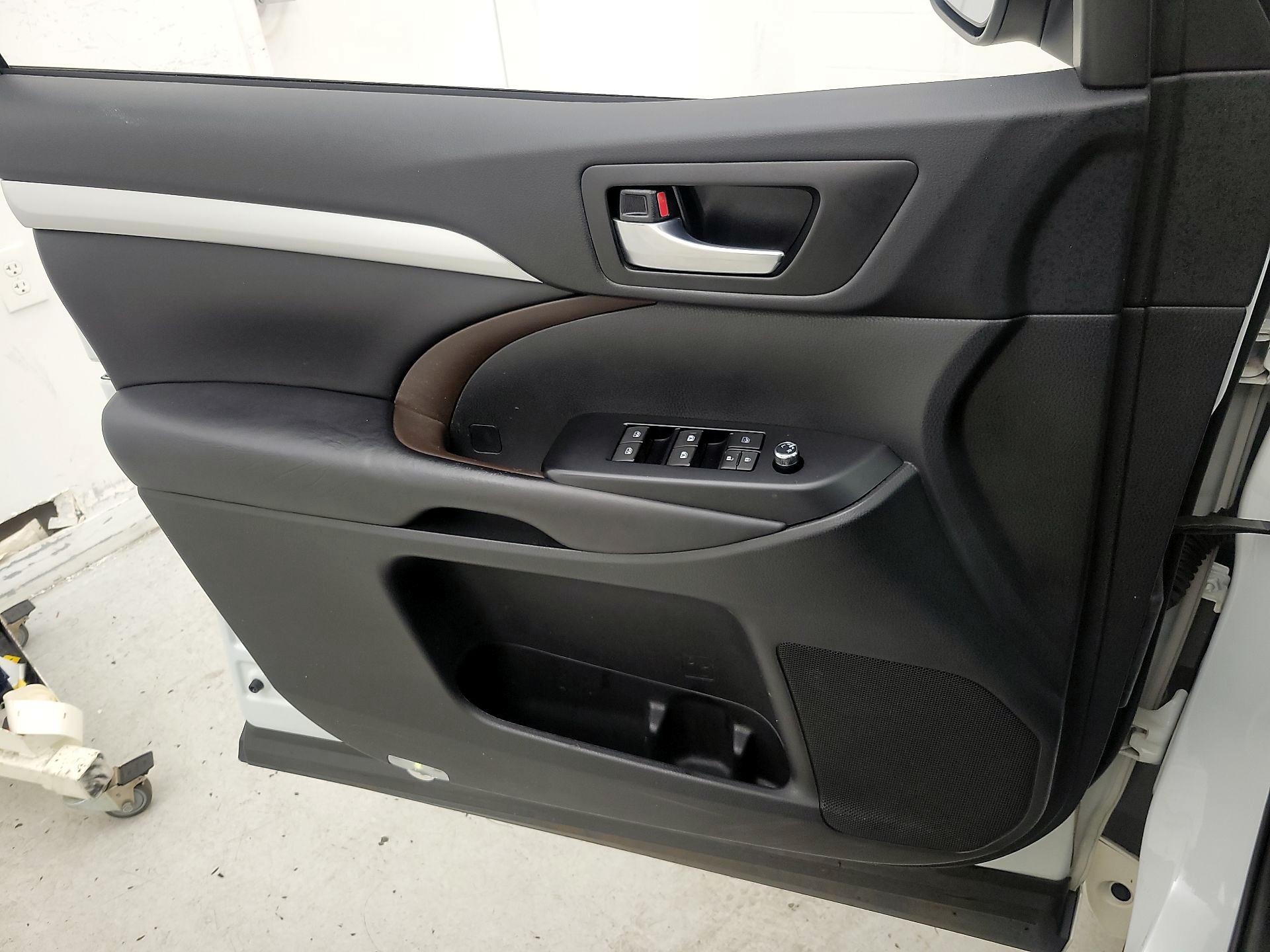 Thumbnail: 2018 Toyota Highlander - 12