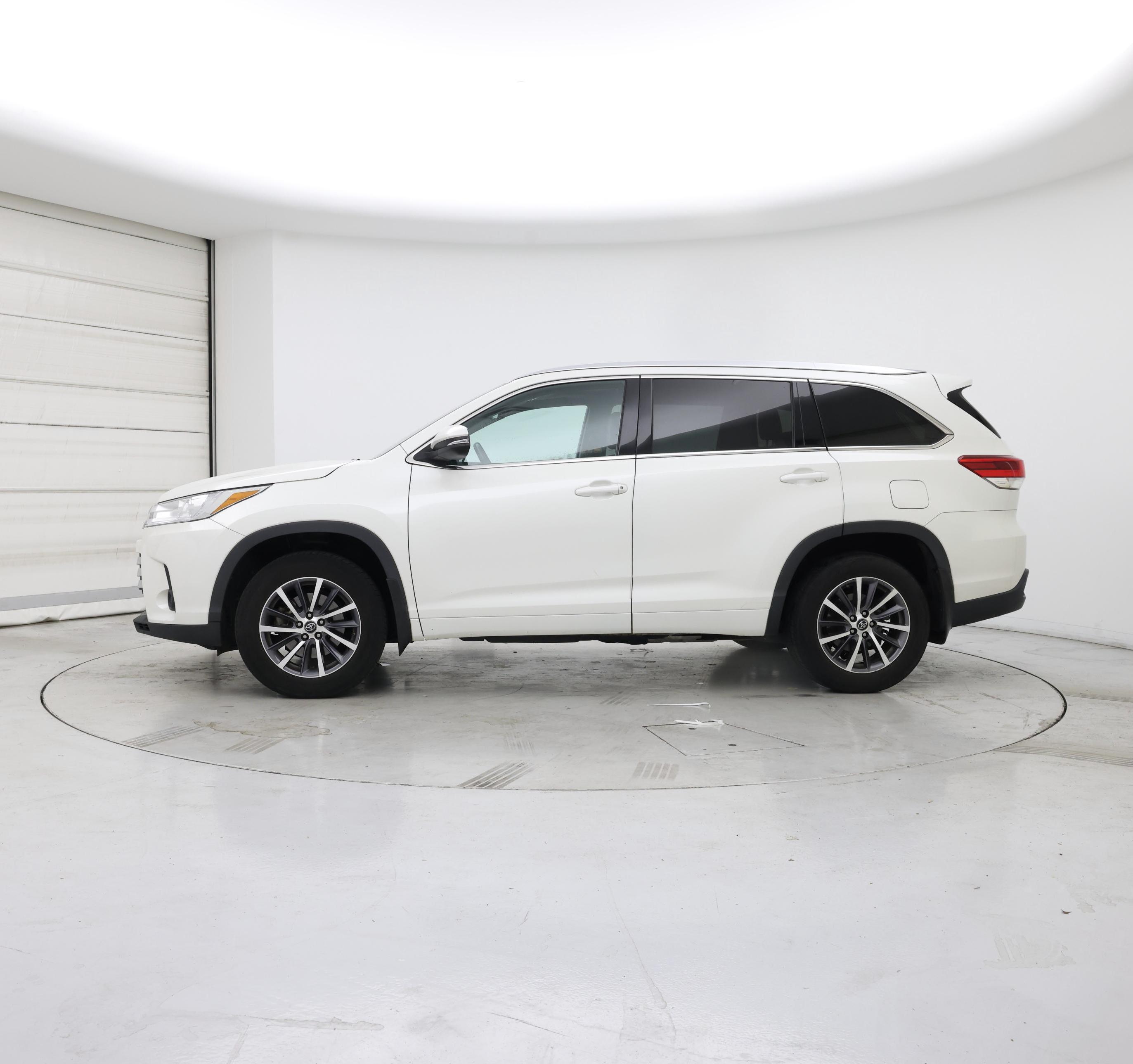 Thumbnail: 2018 Toyota Highlander - 3