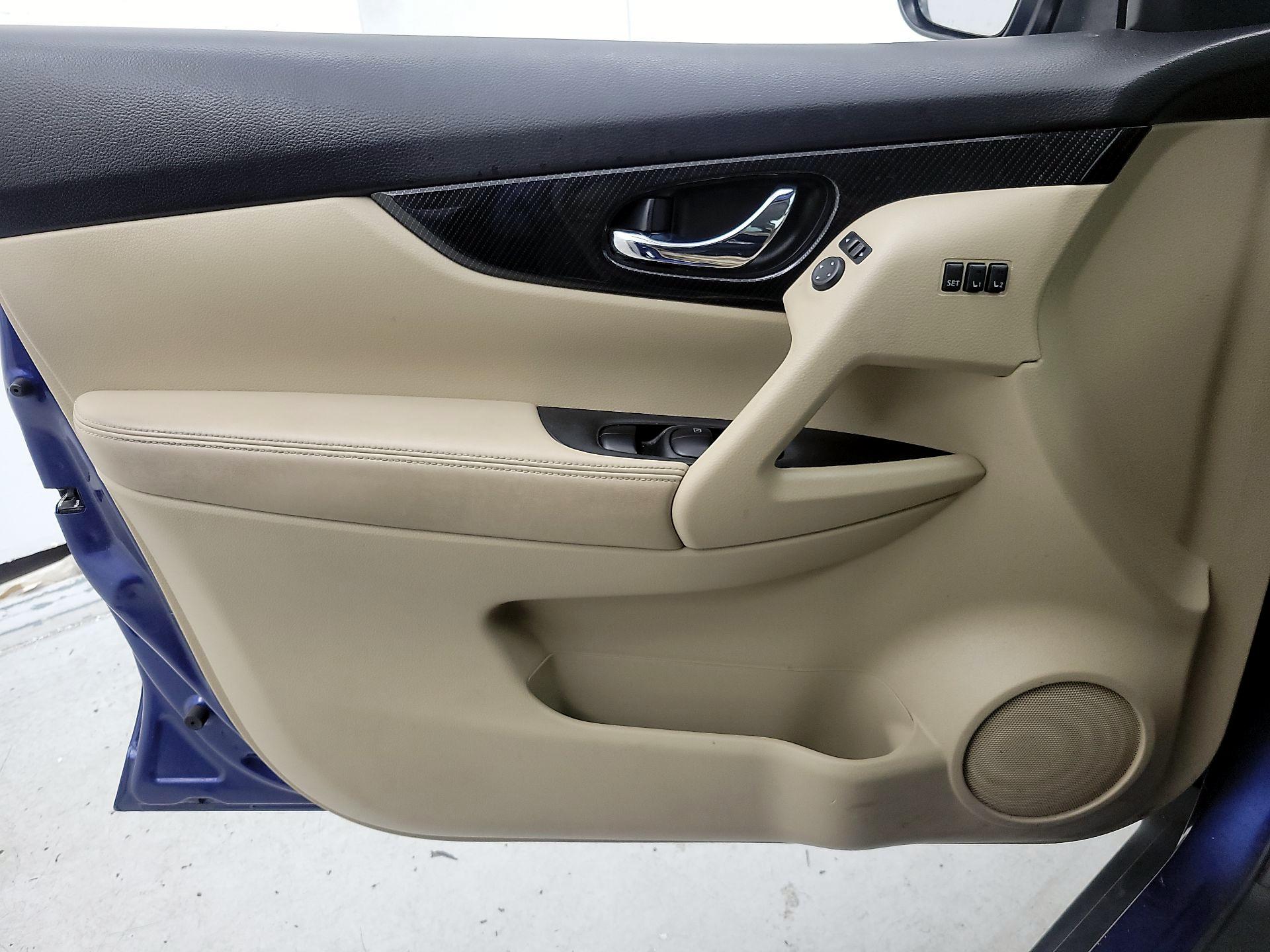 Thumbnail: 2018 Nissan Rogue - 12